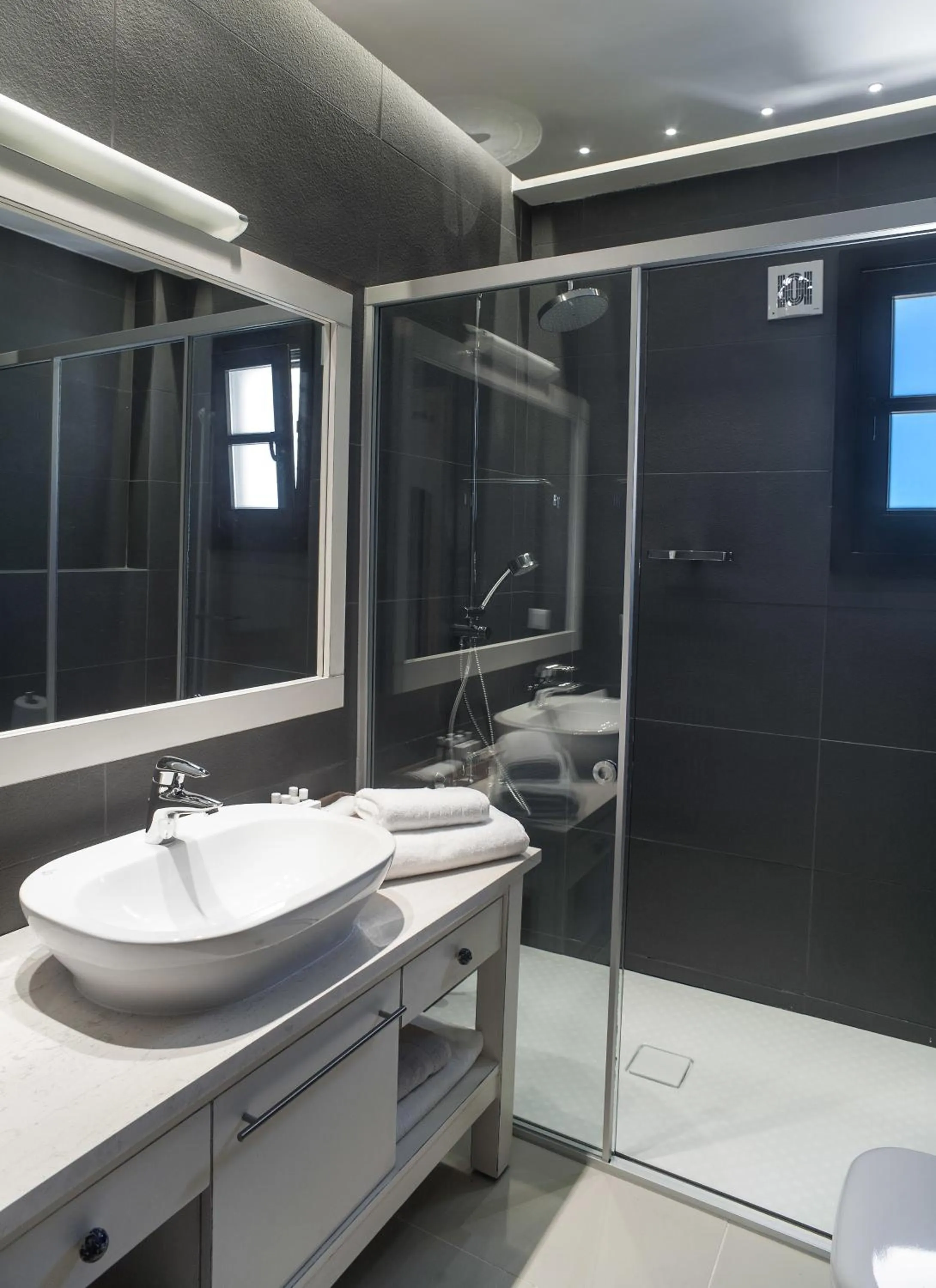 Shower in Aristi Mountain Resort