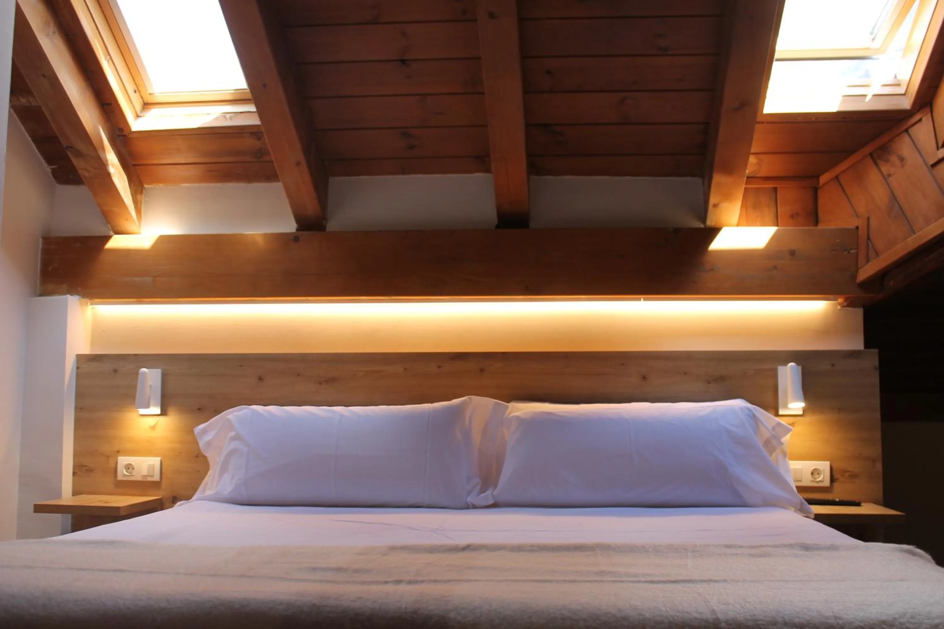 Bed in Hotel Saurat