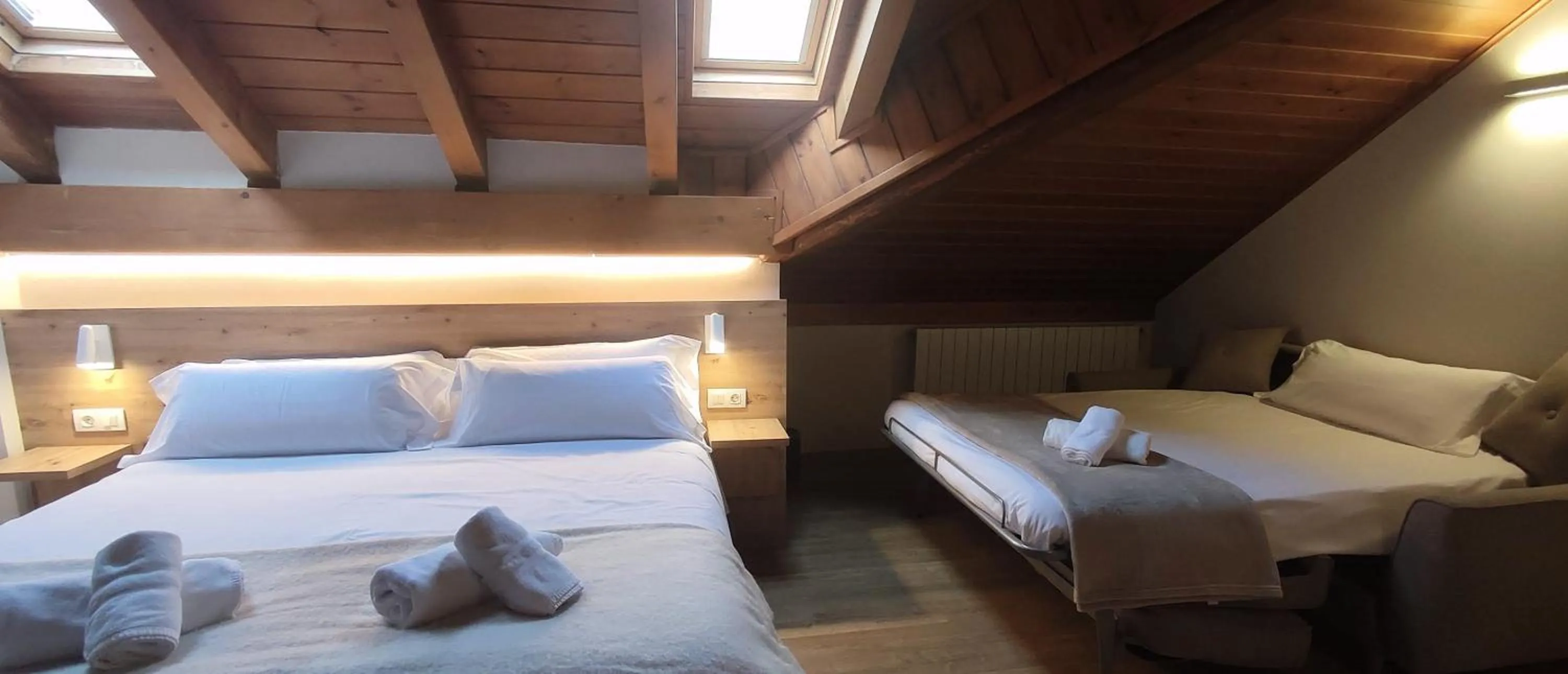 Family, Bed in Hotel Saurat