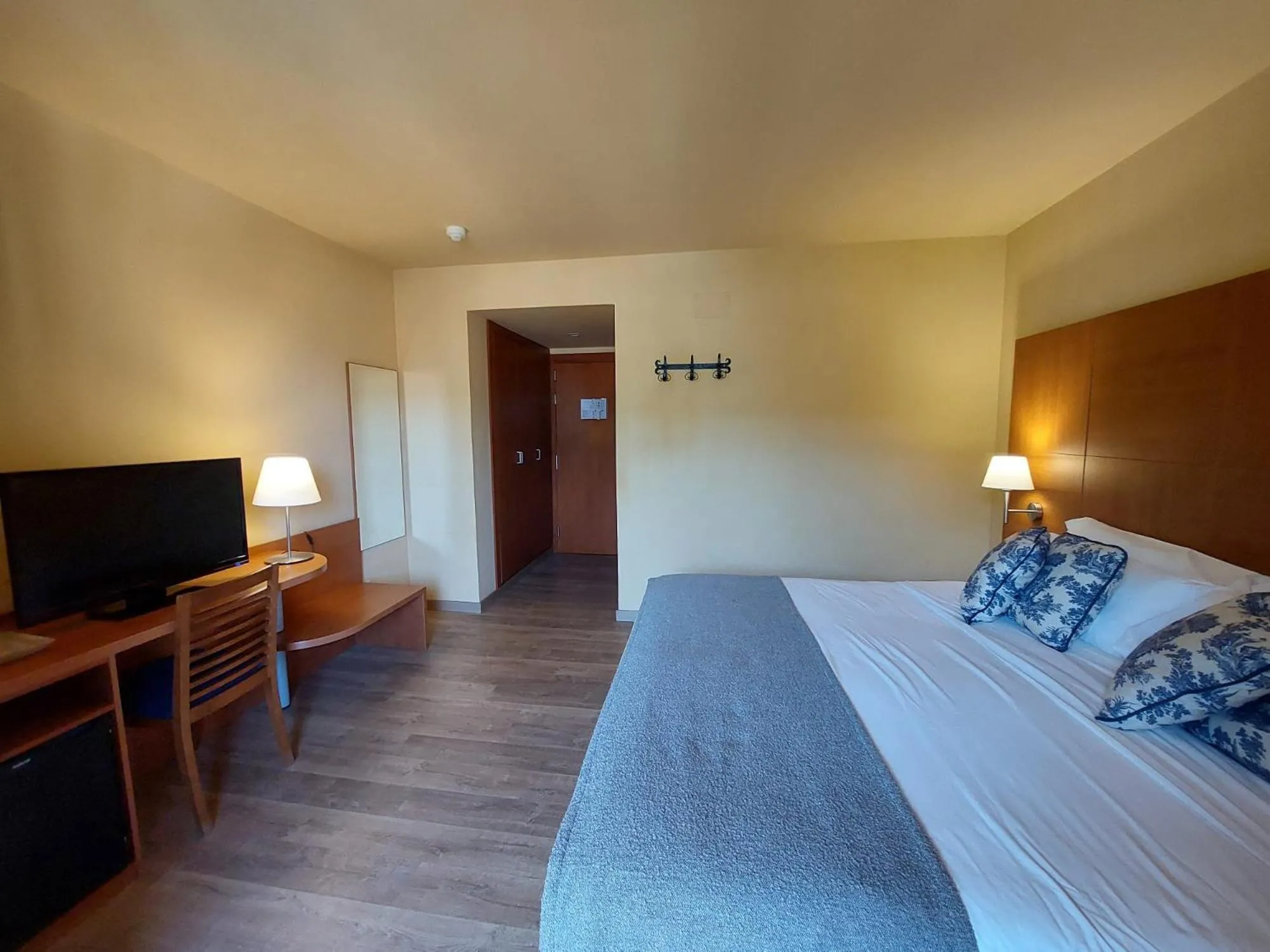 Photo of the whole room, Bed in Hotel Saurat