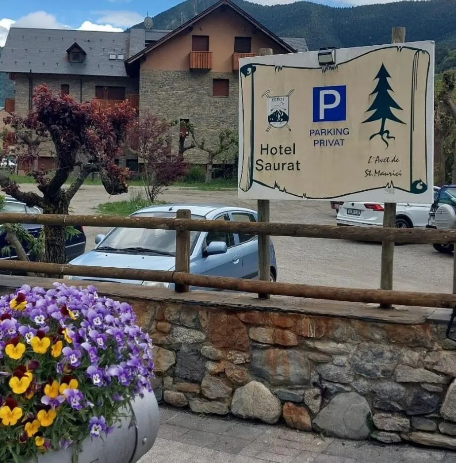 Parking in Hotel Saurat