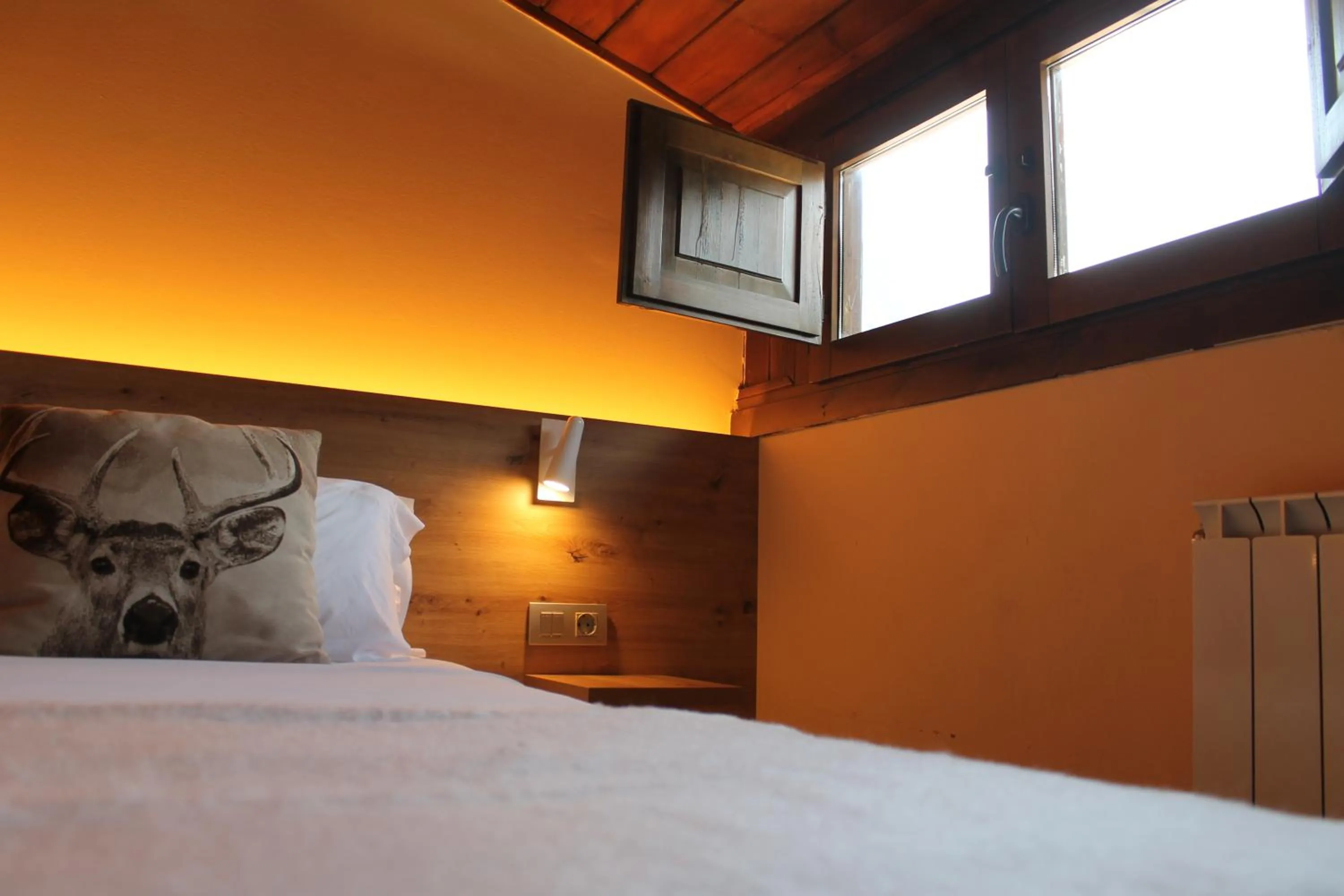 Decorative detail, Bed in Hotel Saurat