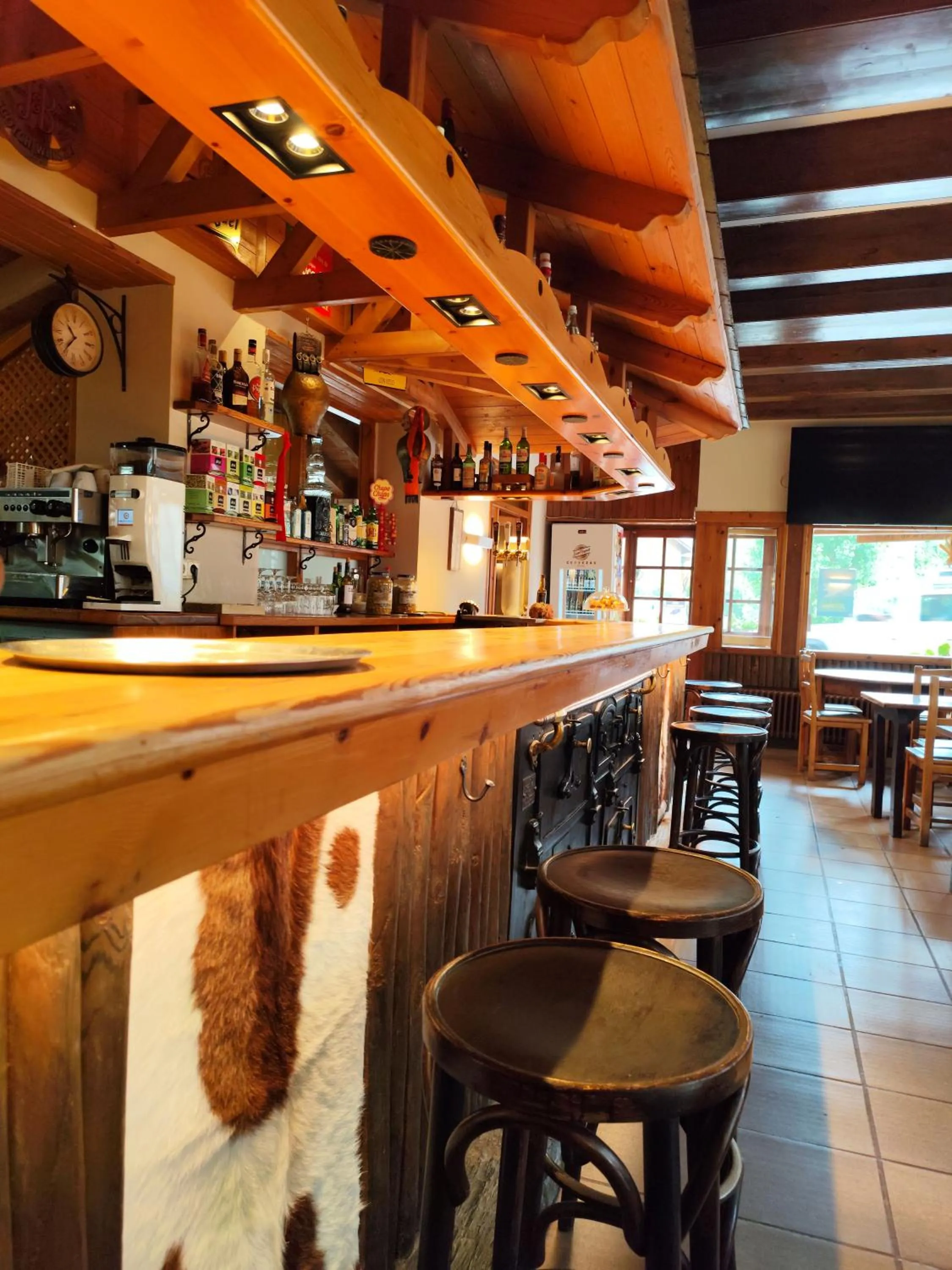 Restaurant/places to eat in Hotel Saurat