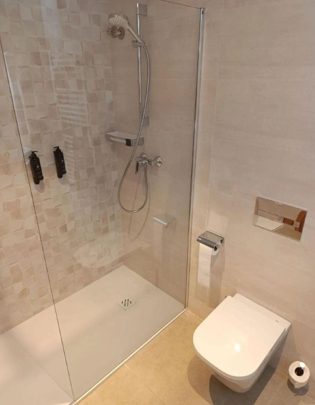 Shower in Hotel Saurat