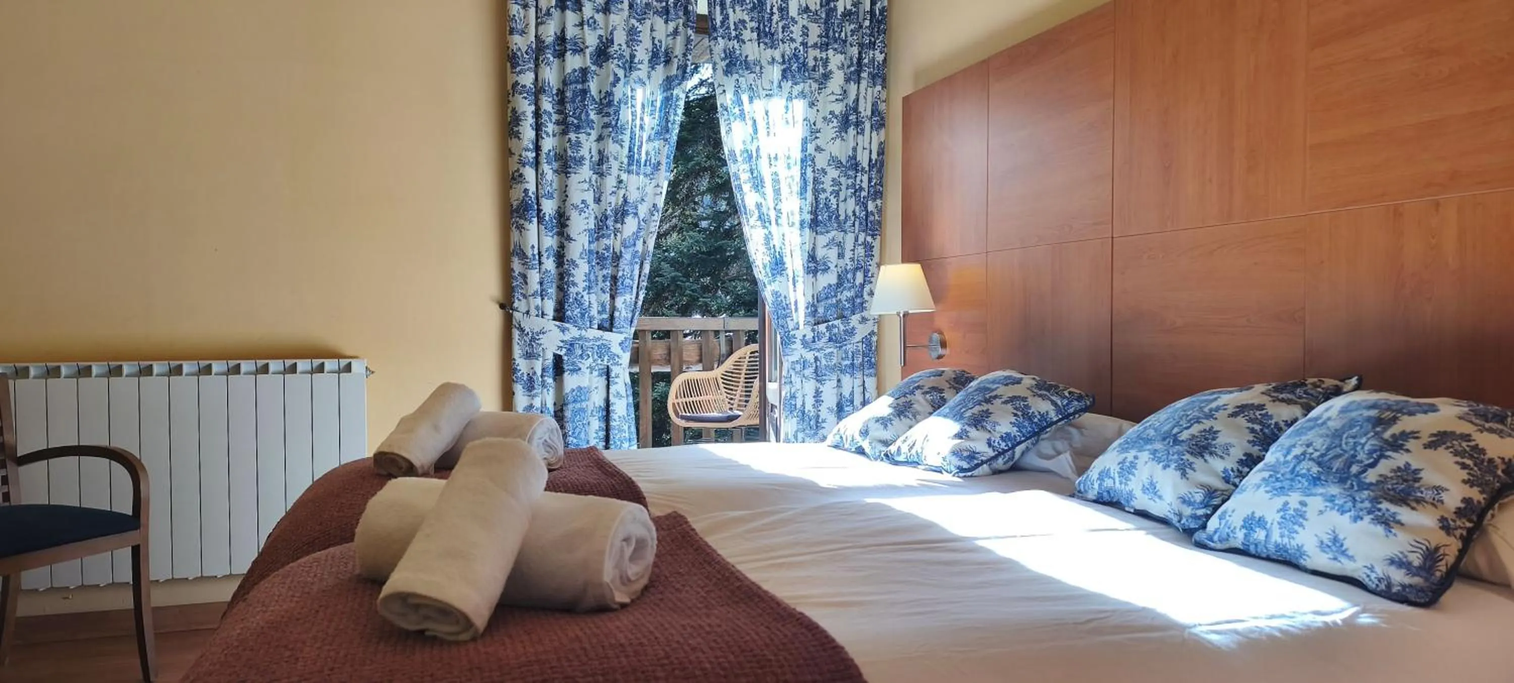 Photo of the whole room, Bed in Hotel Saurat