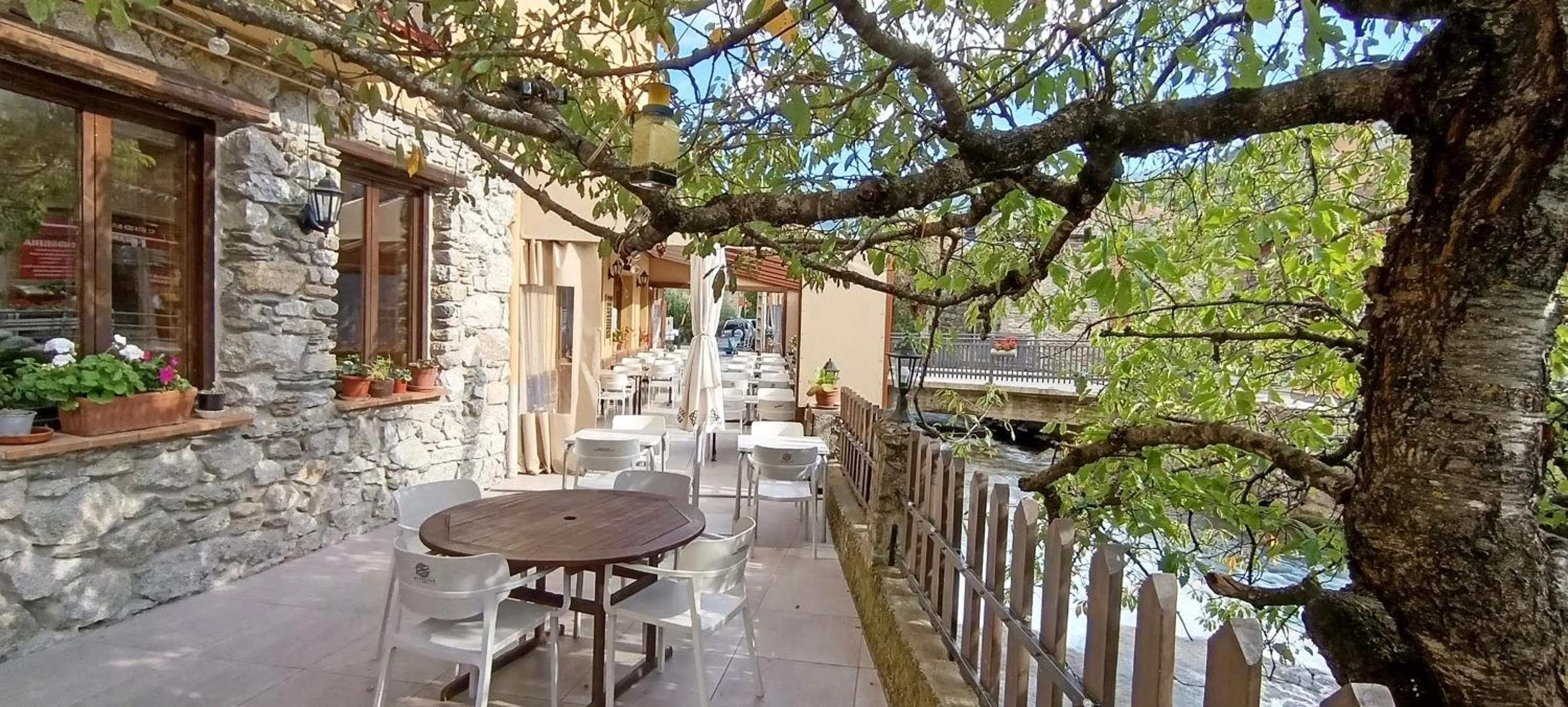 Restaurant/places to eat in Hotel Saurat