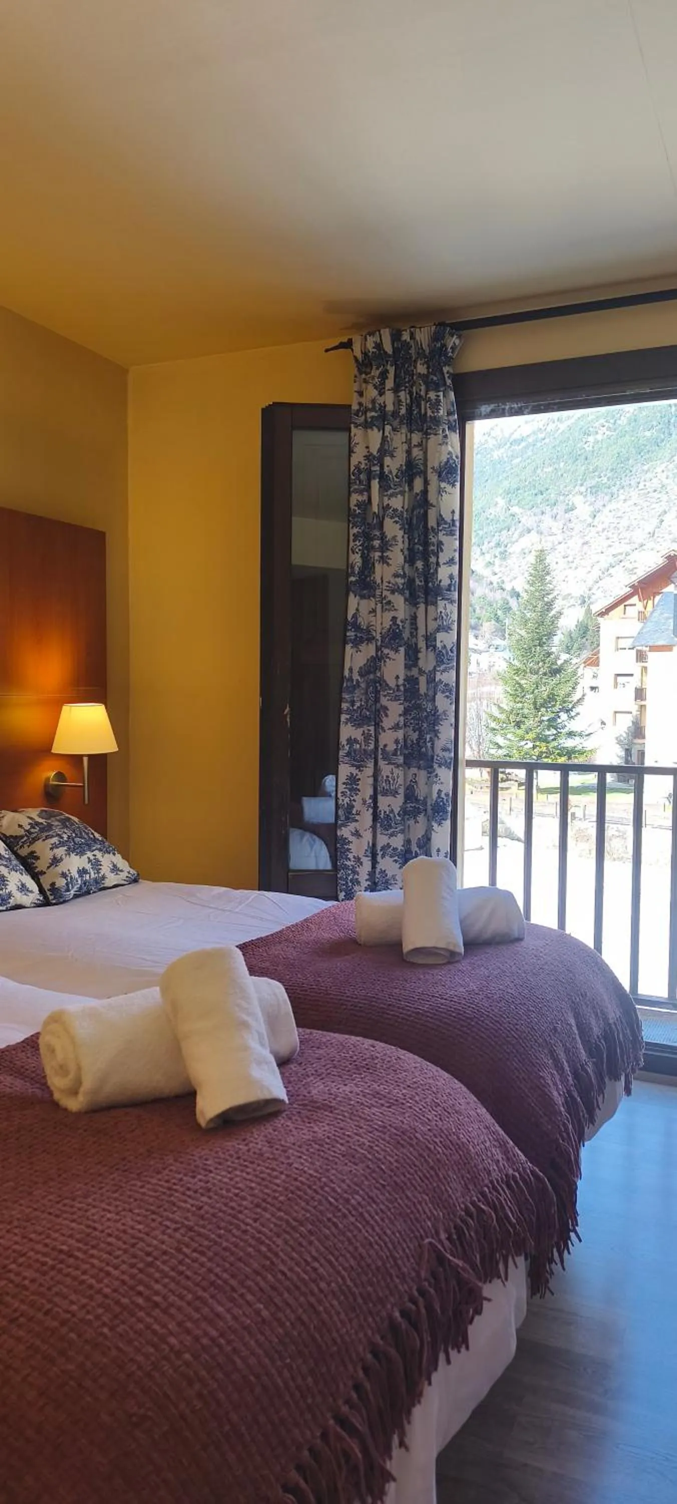 Balcony/Terrace, Bed in Hotel Saurat