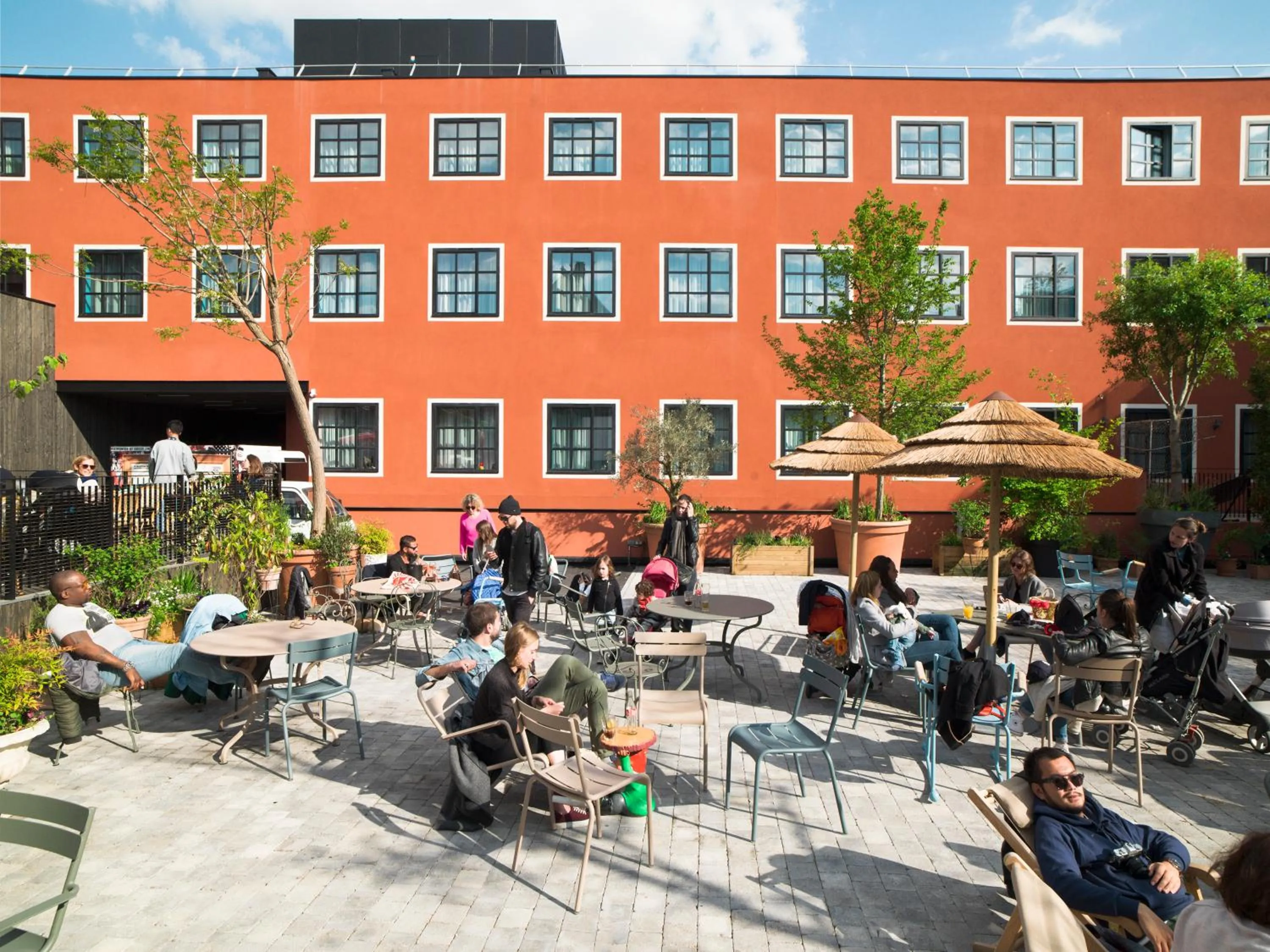 Balcony/Terrace in MOB HOTEL Paris Les Puces