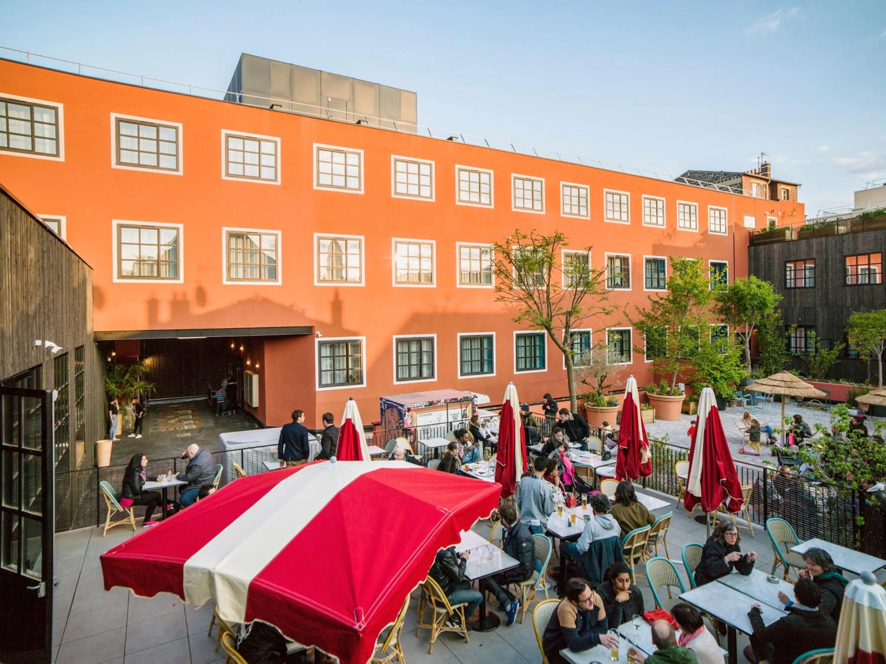 MOB HOTEL Paris Les Puces