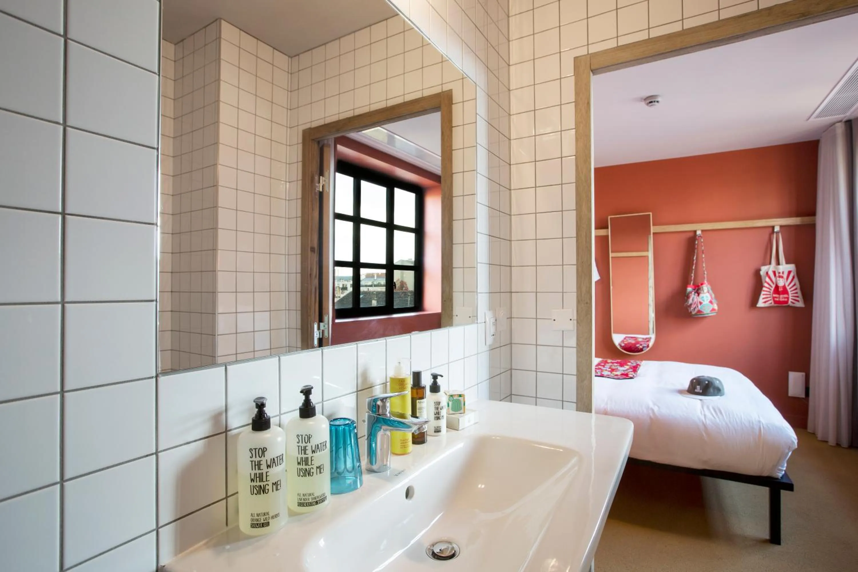 Bathroom, Bed in MOB HOTEL Paris Les Puces