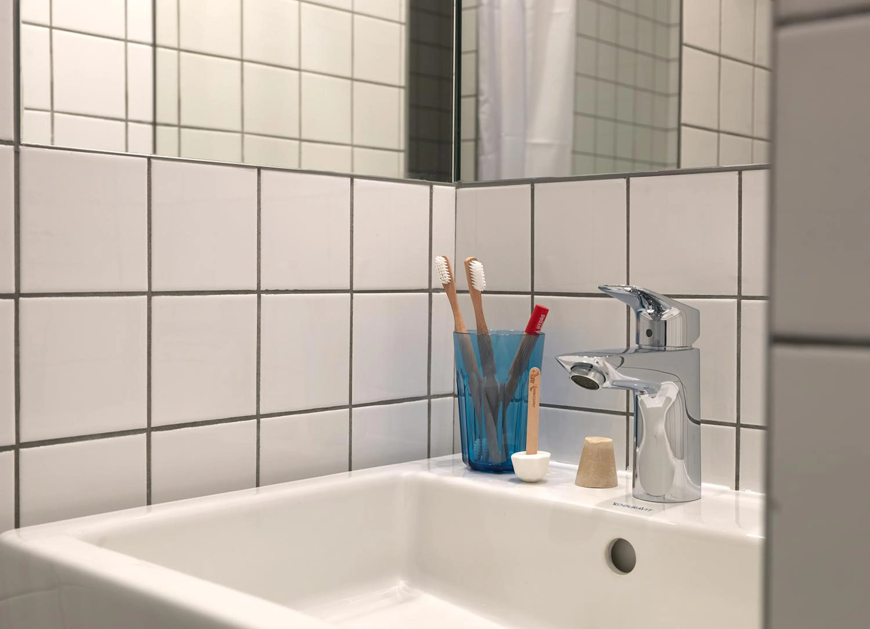 Bathroom in MOB HOTEL Paris Les Puces