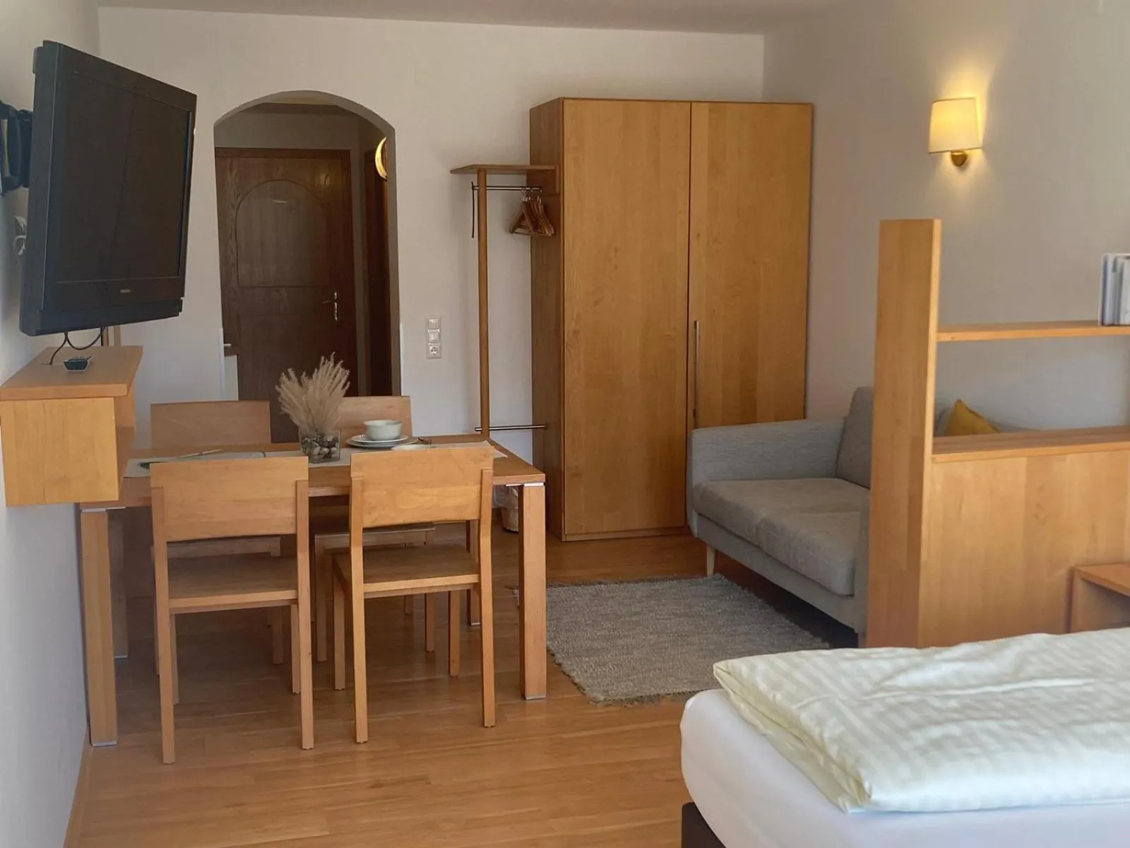 Living room, Bed in Kolbitsch am Weissensee ein Seeblick der verzaubert B&B