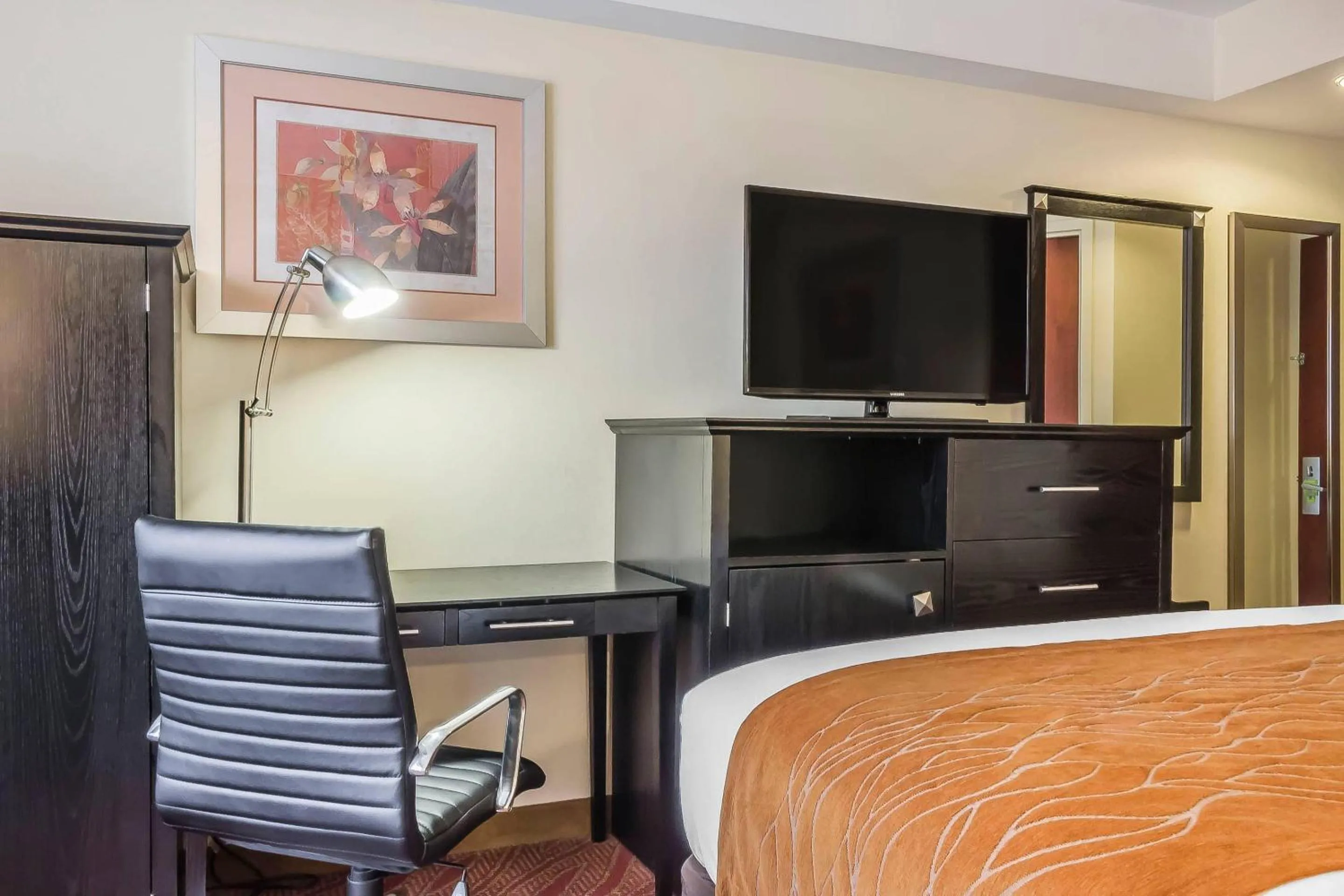 Bedroom, Bed in Comfort Inn & Suites LaGuardia Airport