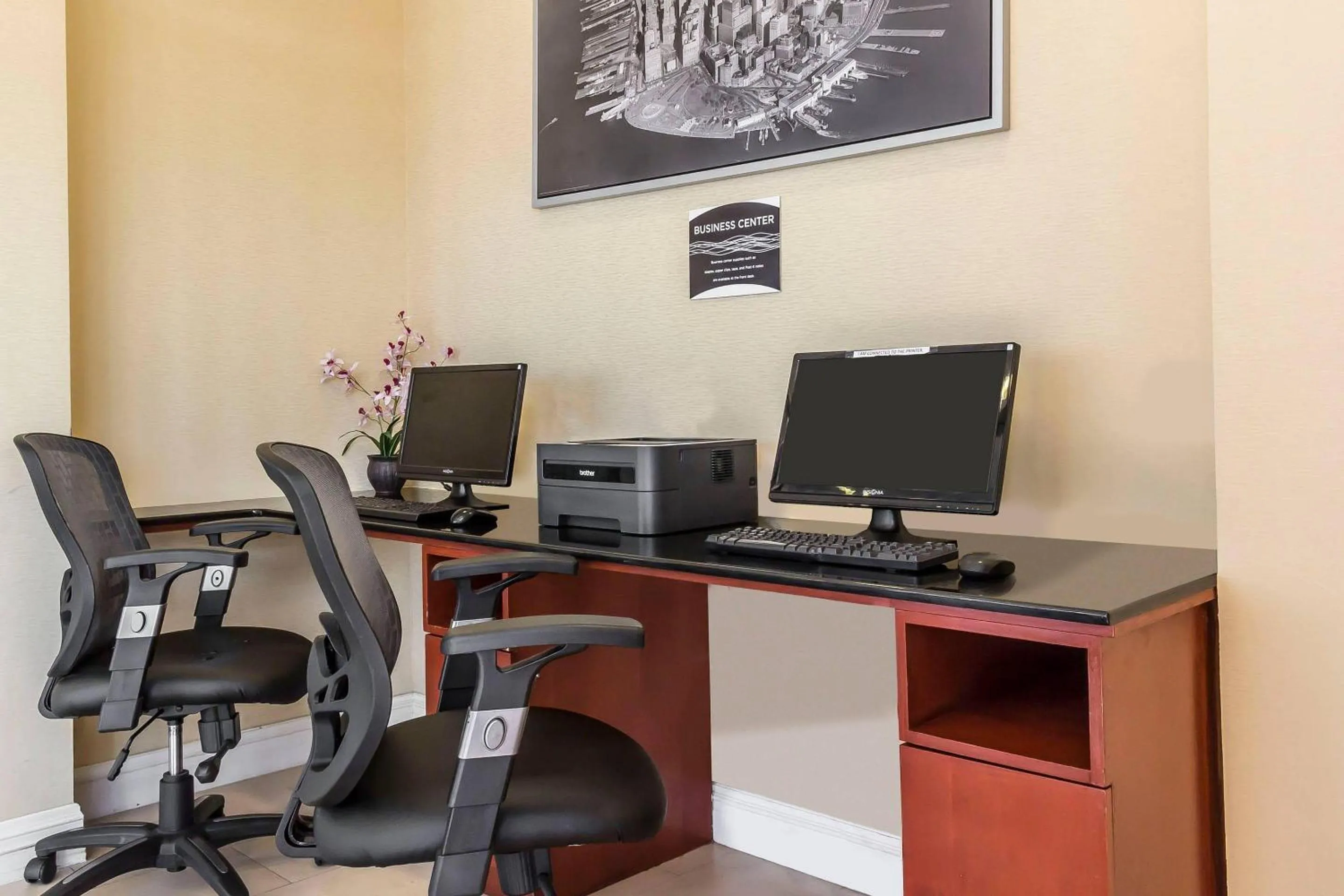Business facilities in Comfort Inn & Suites LaGuardia Airport