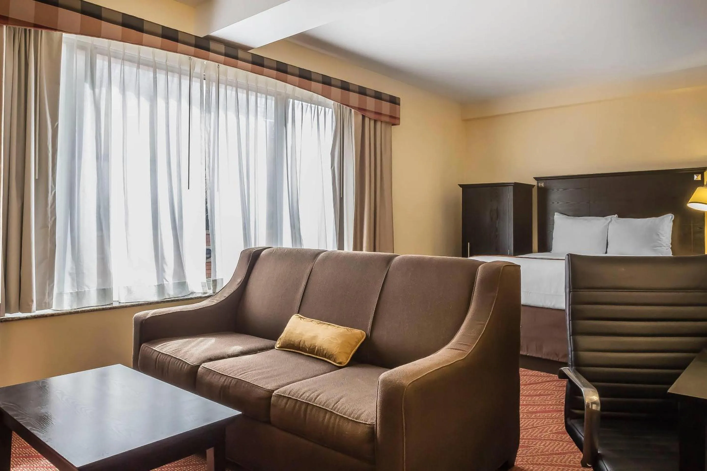 Bedroom in Comfort Inn & Suites LaGuardia Airport