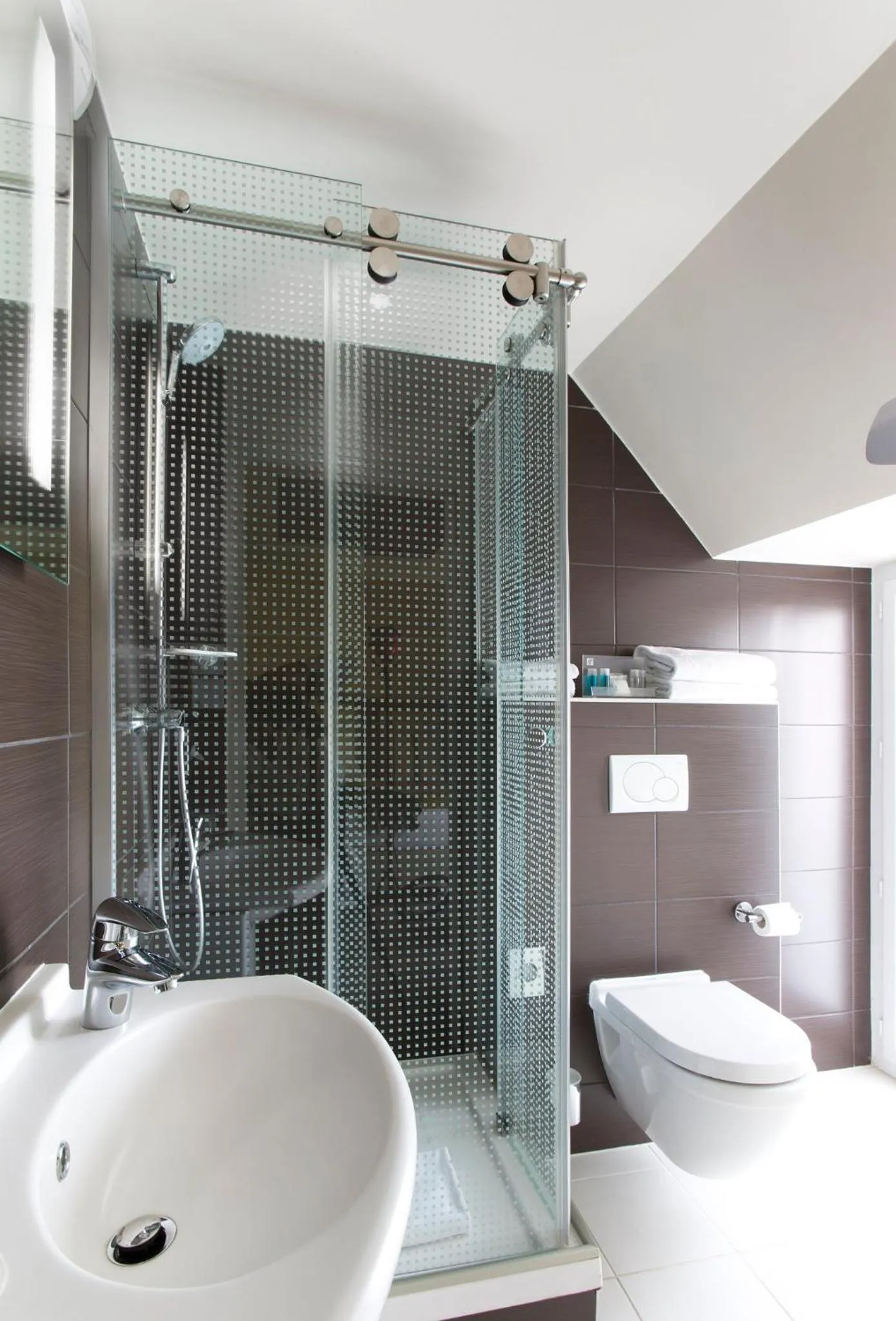 Photo of the whole room in Holiday Inn Paris Opéra - Grands Boulevards by IHG