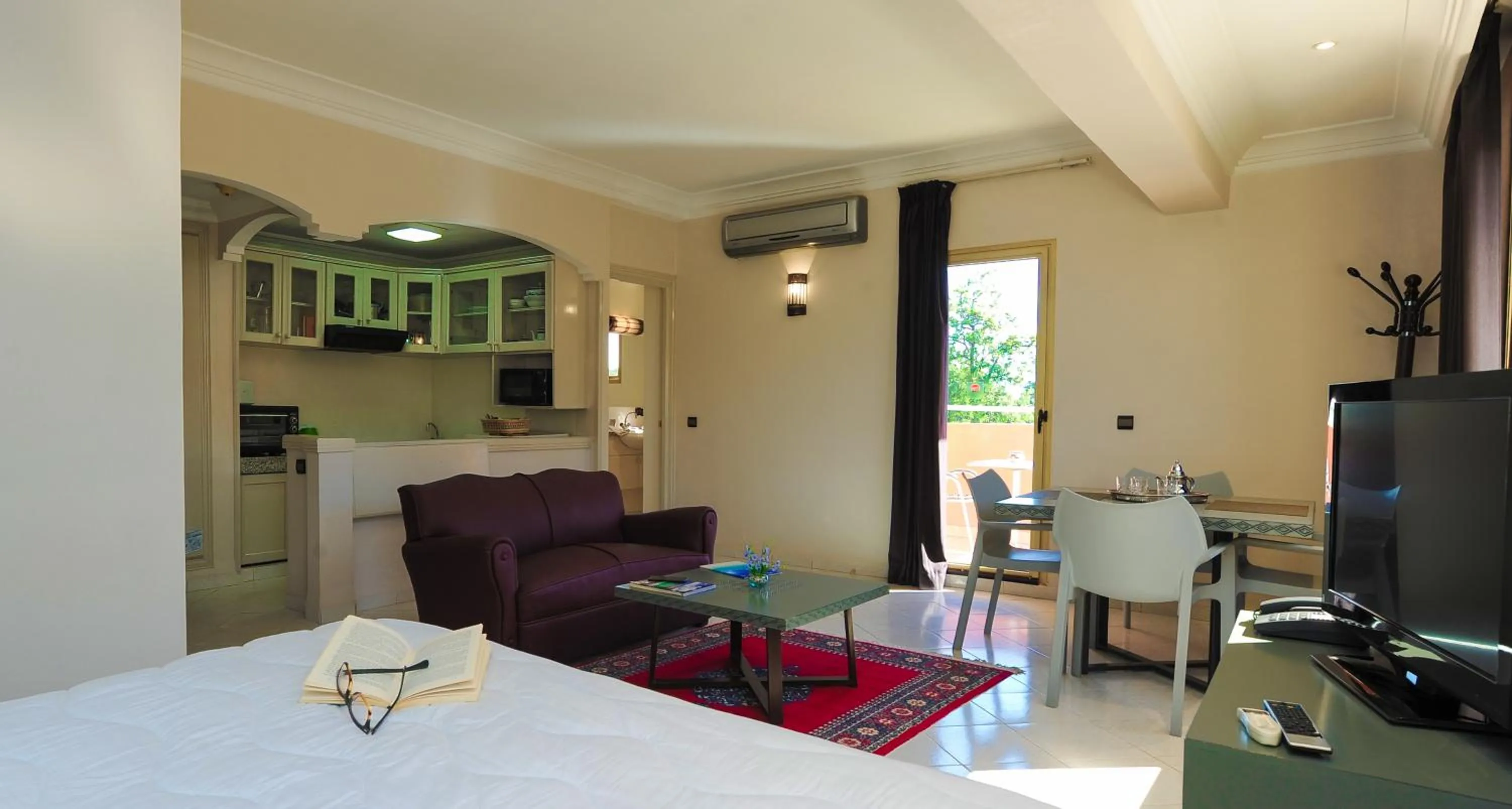 Kitchen or kitchenette in Appart-Hotel Amina Resort & Spa