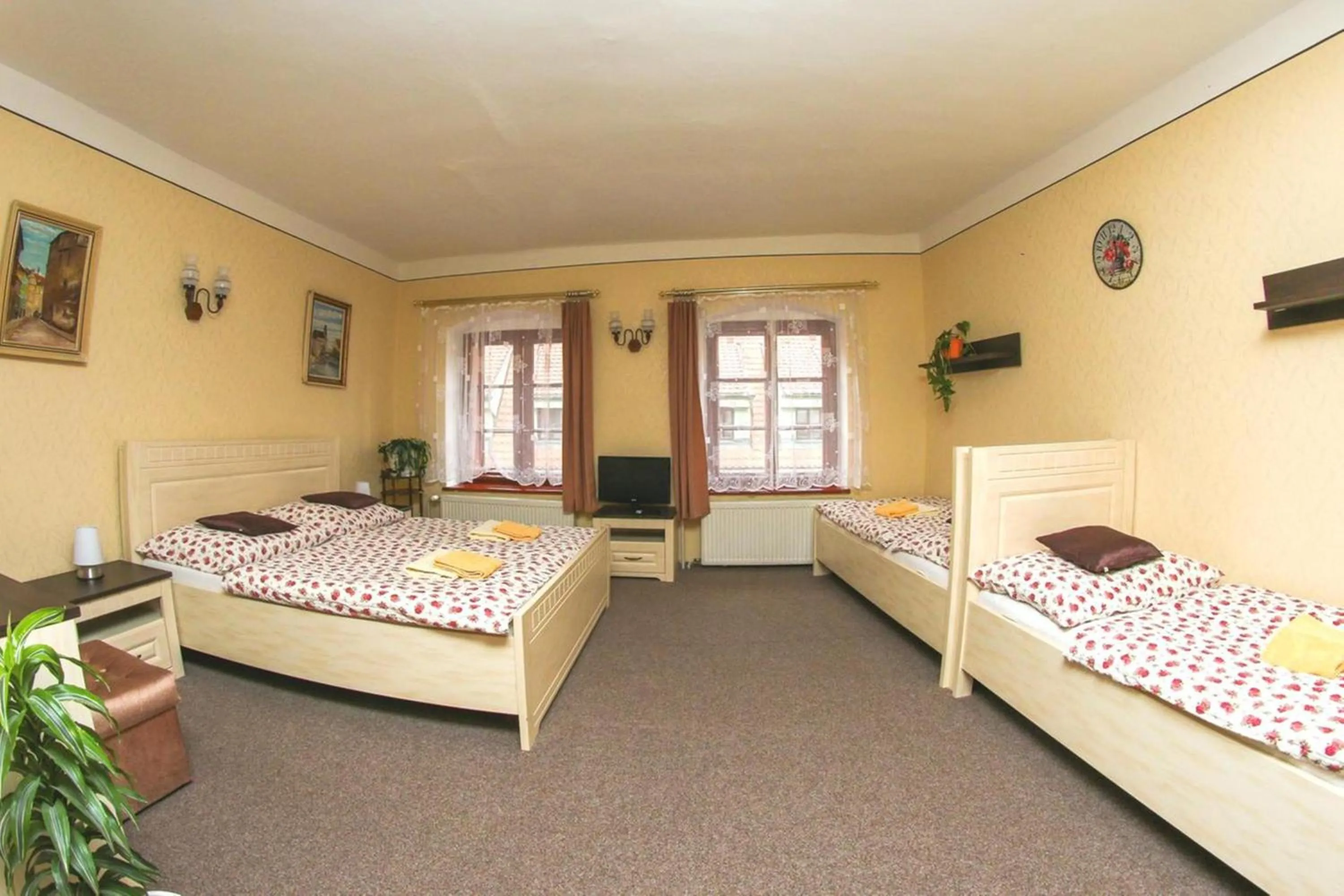 Photo of the whole room, Bed in Mini Hotel Abraka & Apartments