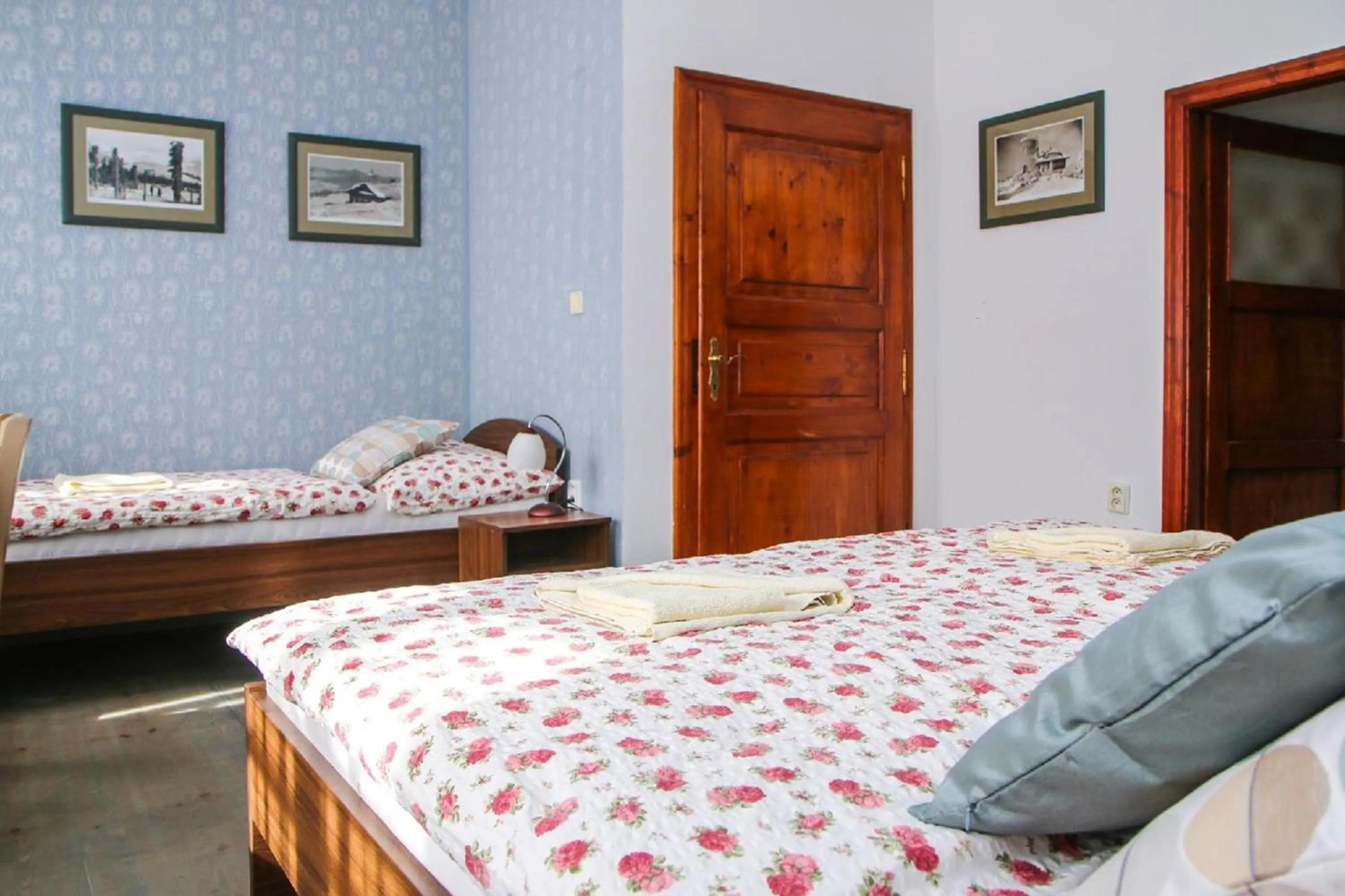 Bed in Mini Hotel Abraka & Apartments