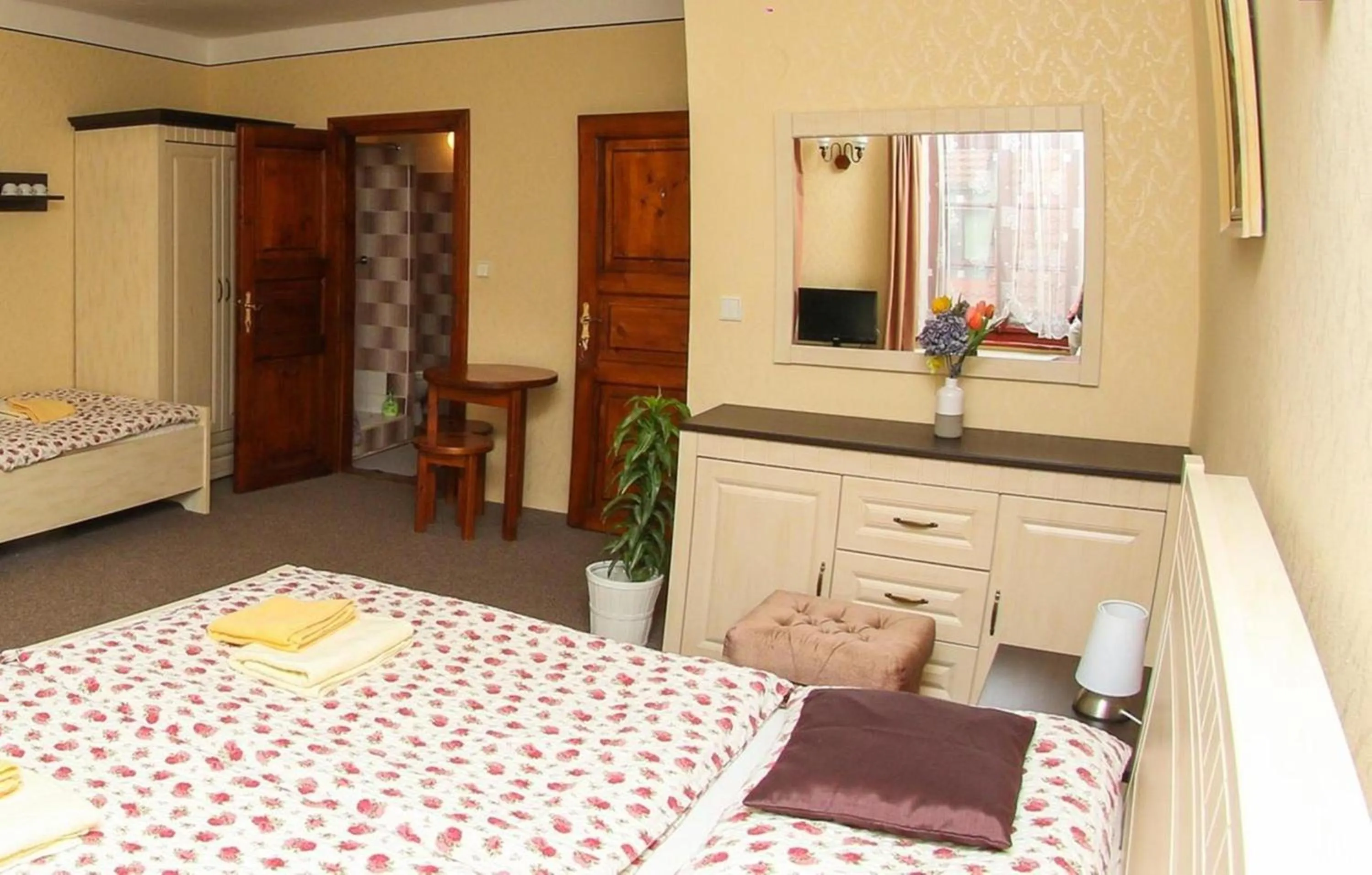 Photo of the whole room, Bed in Mini Hotel Abraka & Apartments