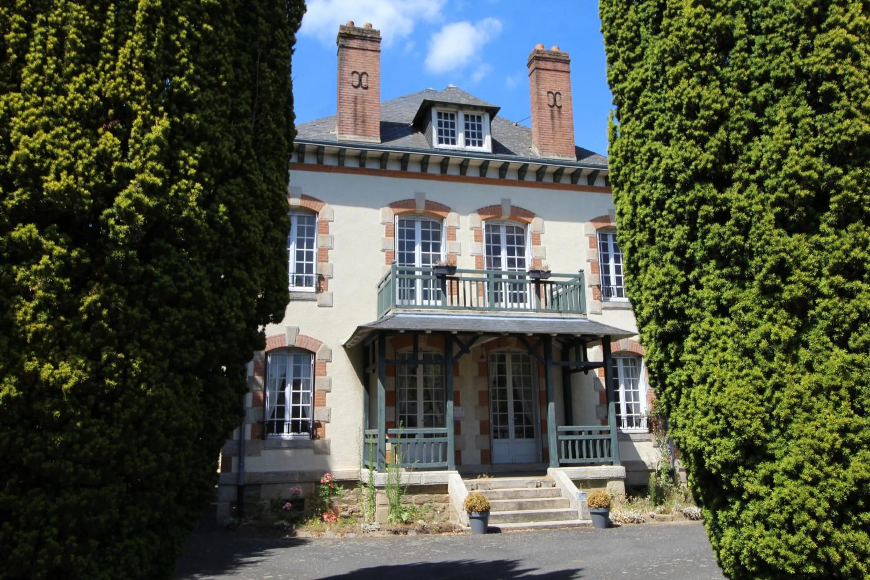 Facade/entrance in Au fil du temps