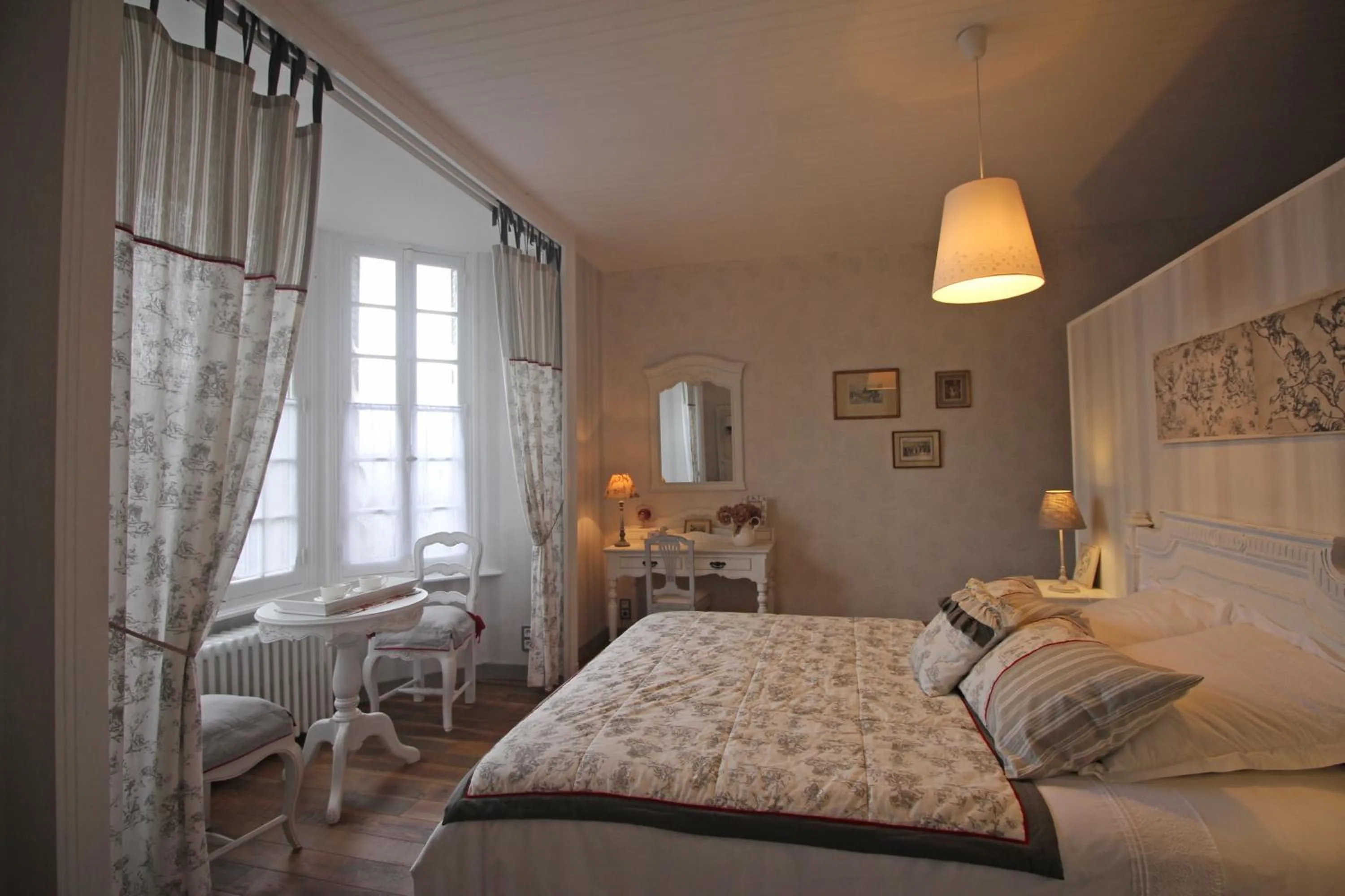Bedroom, Bed in Au fil du temps