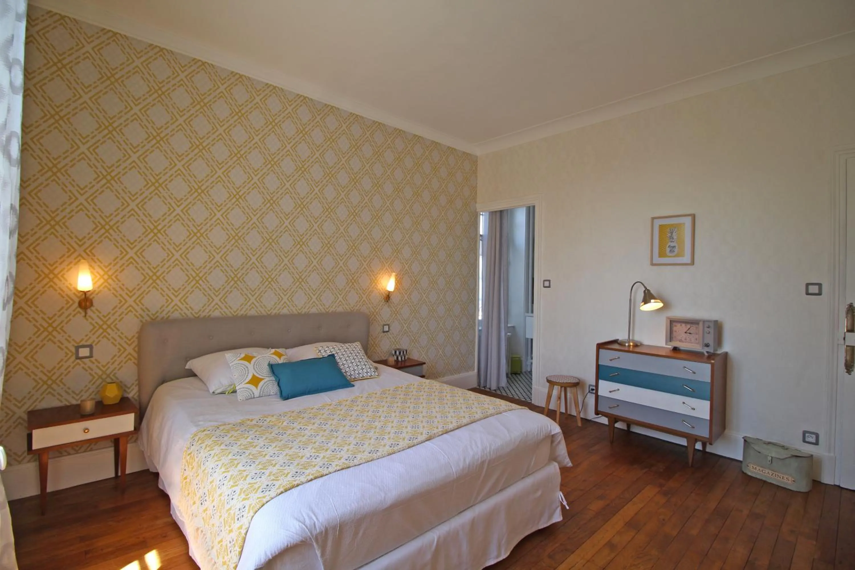 Photo of the whole room, Bed in Au fil du temps