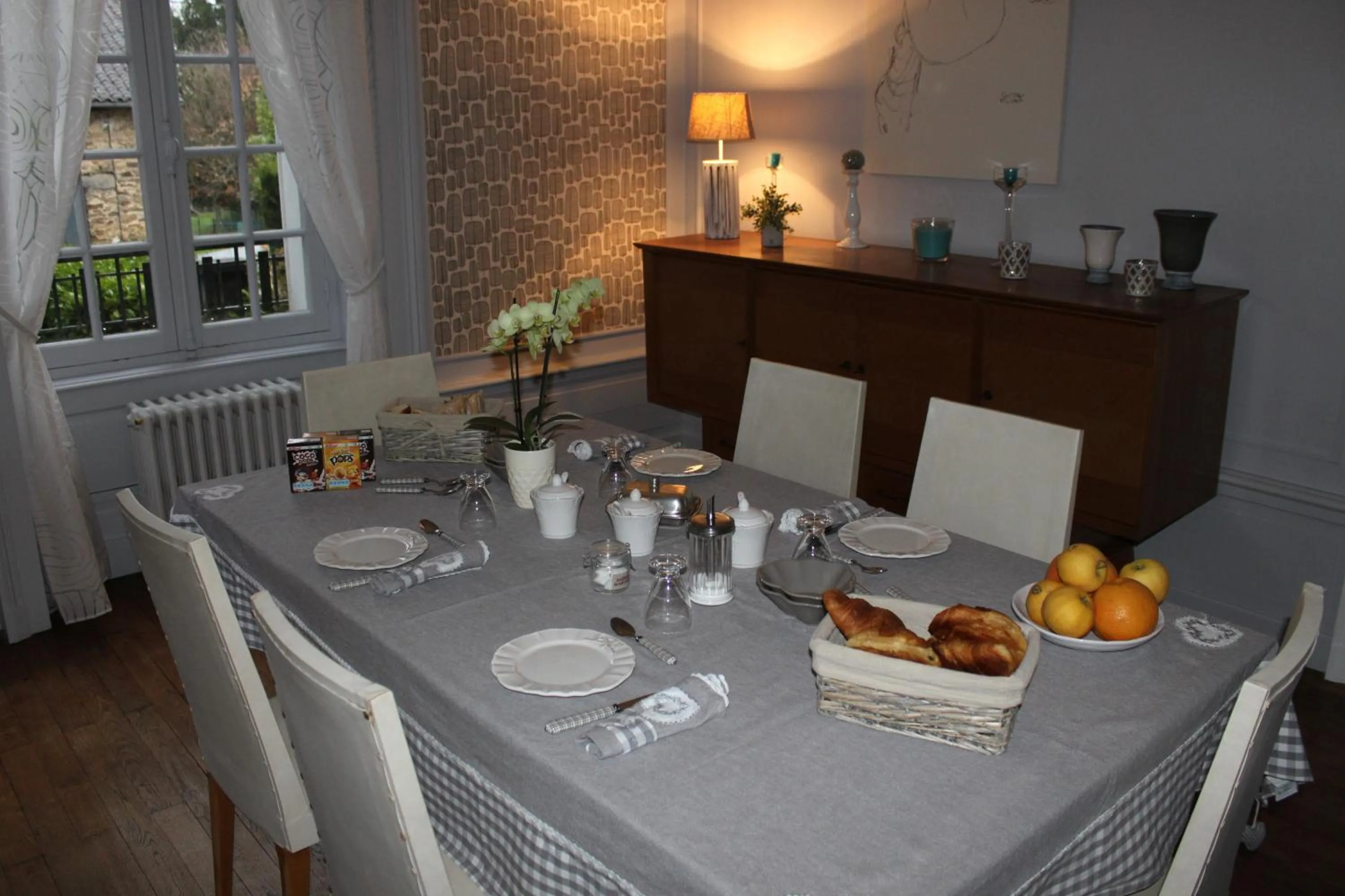 Continental breakfast in Au fil du temps