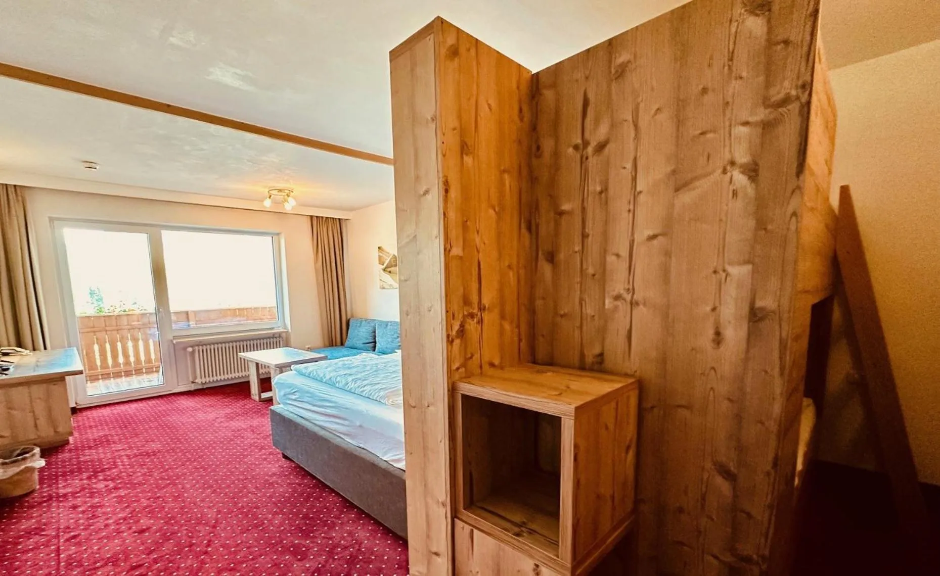 Photo of the whole room, Bed in Berghoteltirol