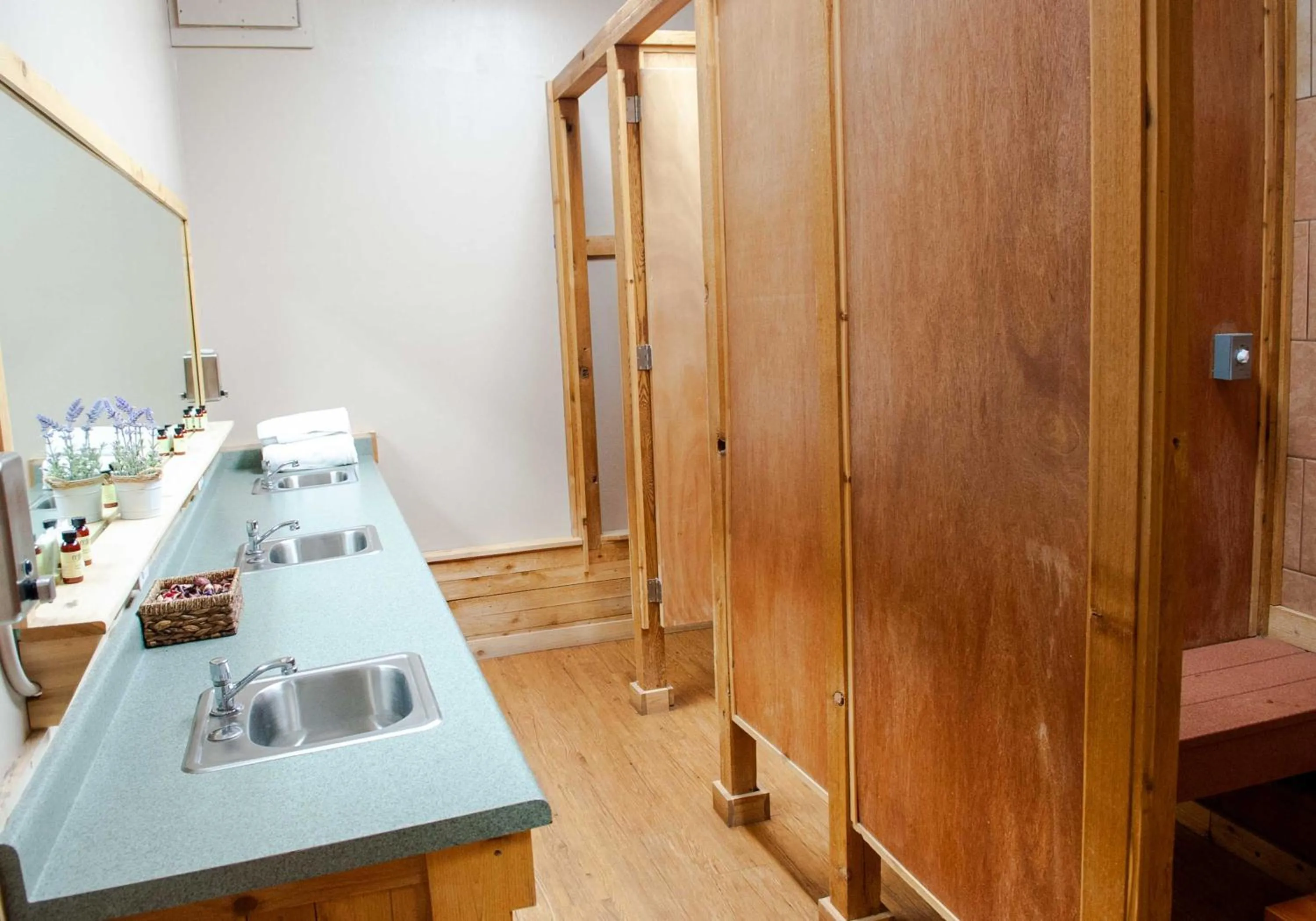 Public Bath in Royal Gorge Cabins