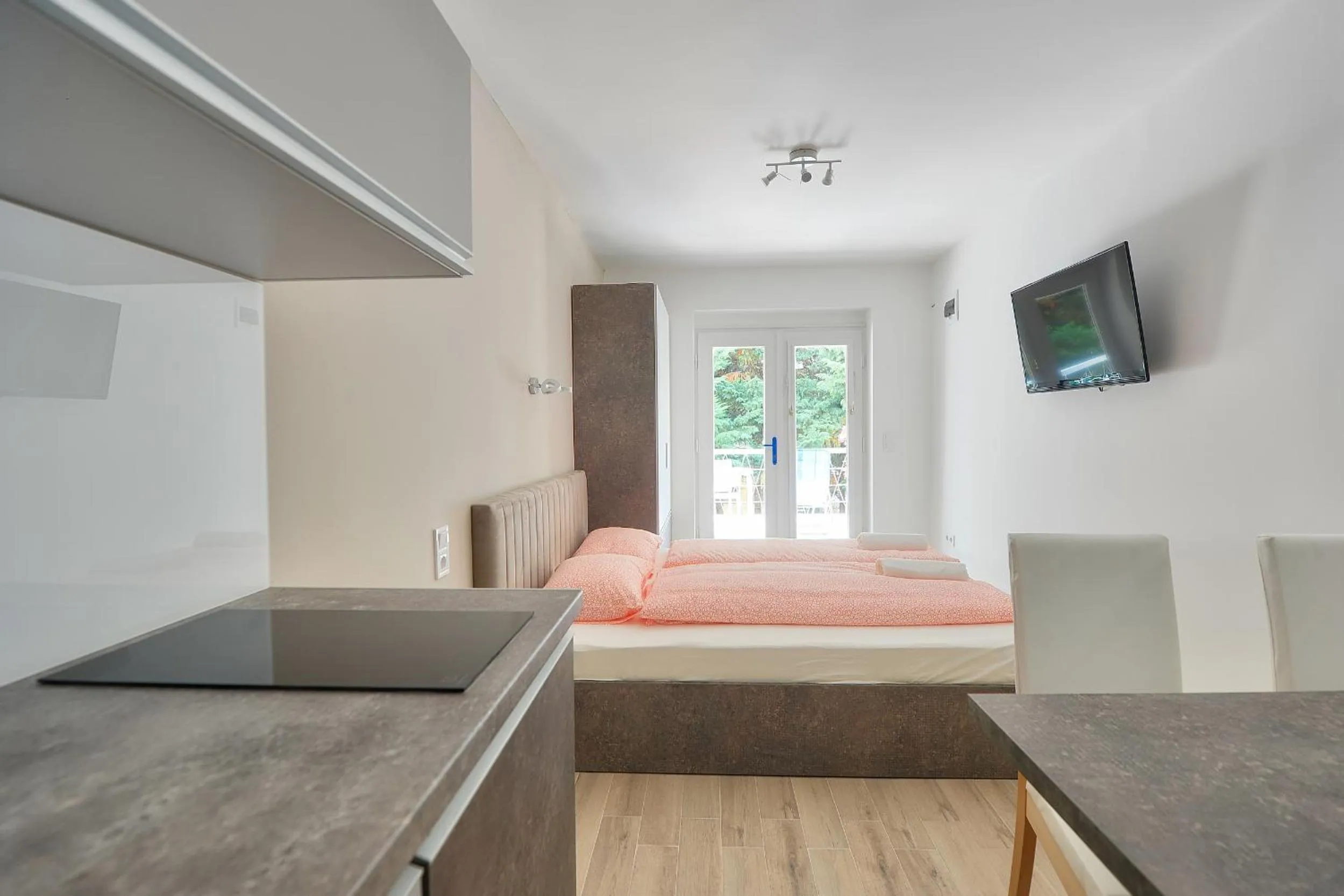 Kitchen or kitchenette, Bed in Villa Oliver 3 Siófok