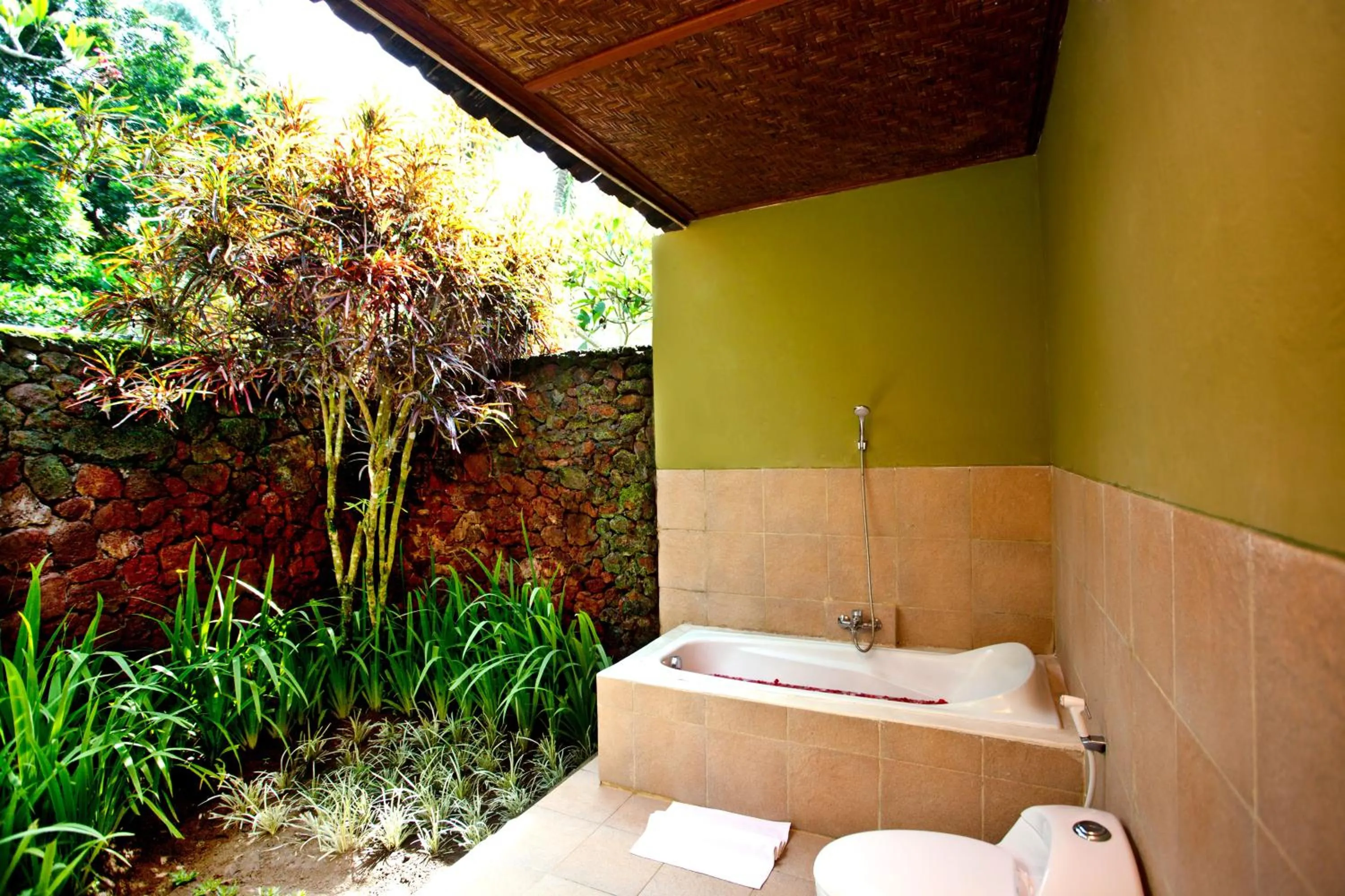 Bathroom in D'Tunjung Resort & Spa