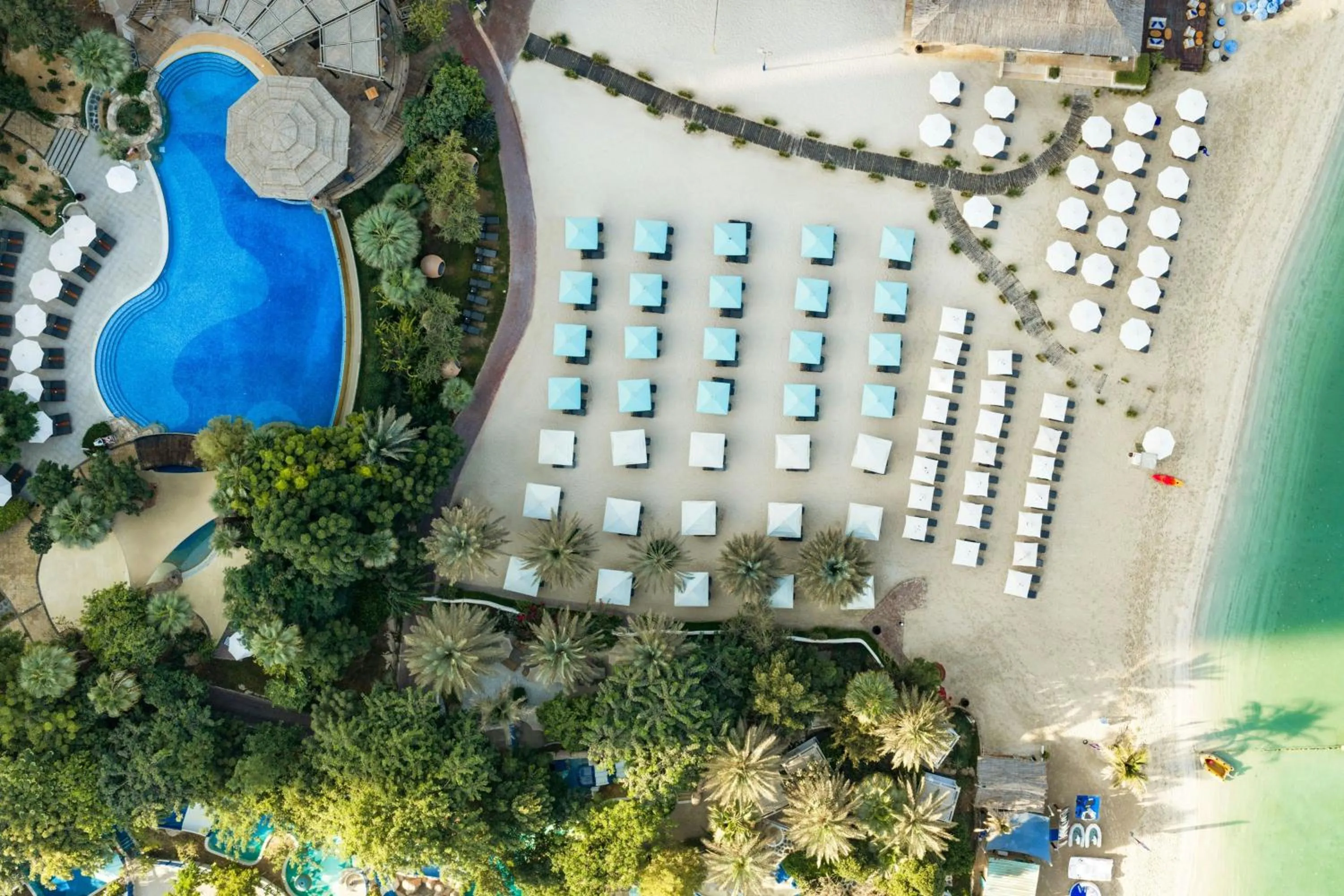 Swimming pool in Le Meridien Mina Seyahi Beach Resort & Waterpark