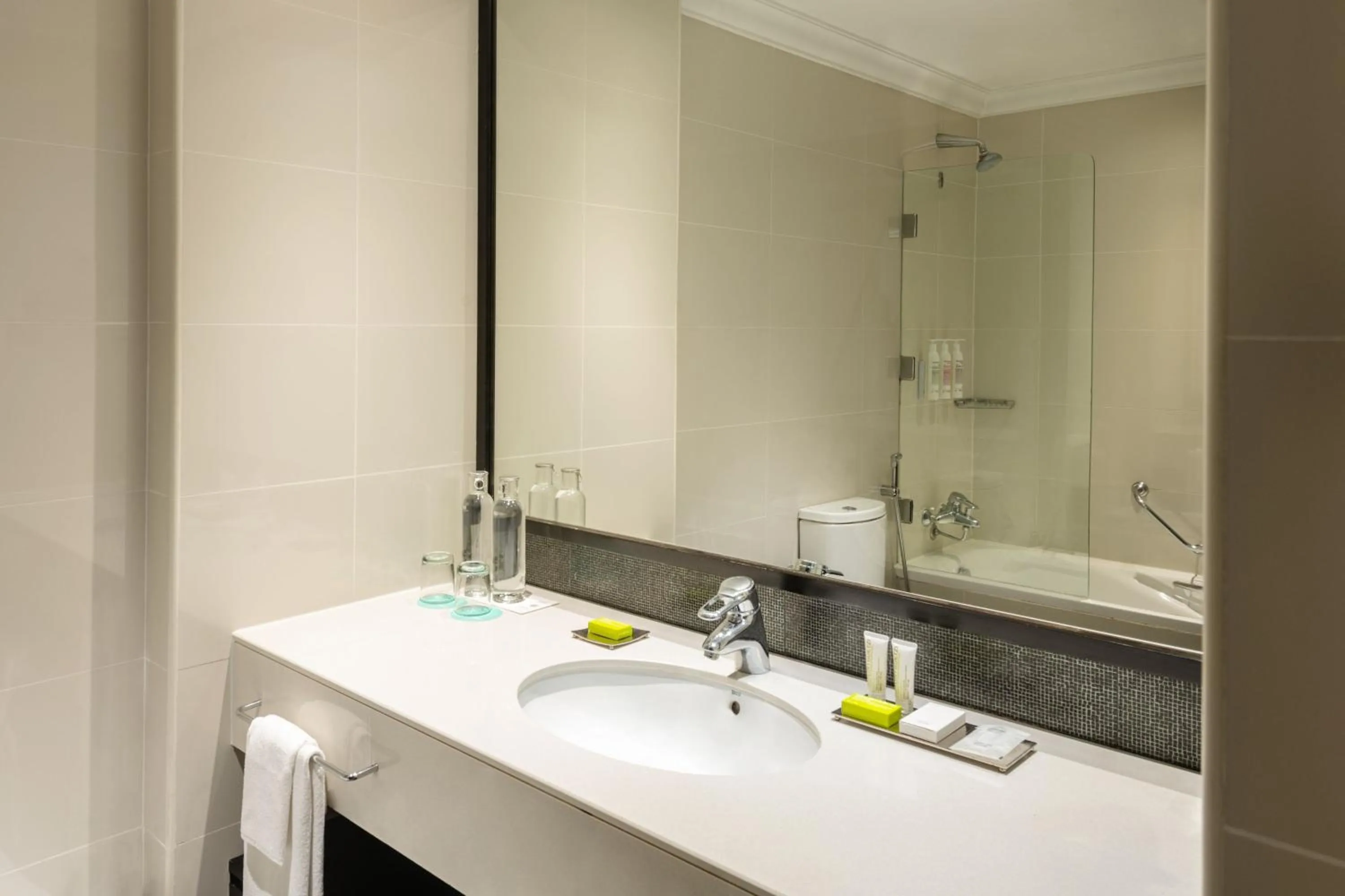 Bathroom in Le Meridien Mina Seyahi Beach Resort & Waterpark