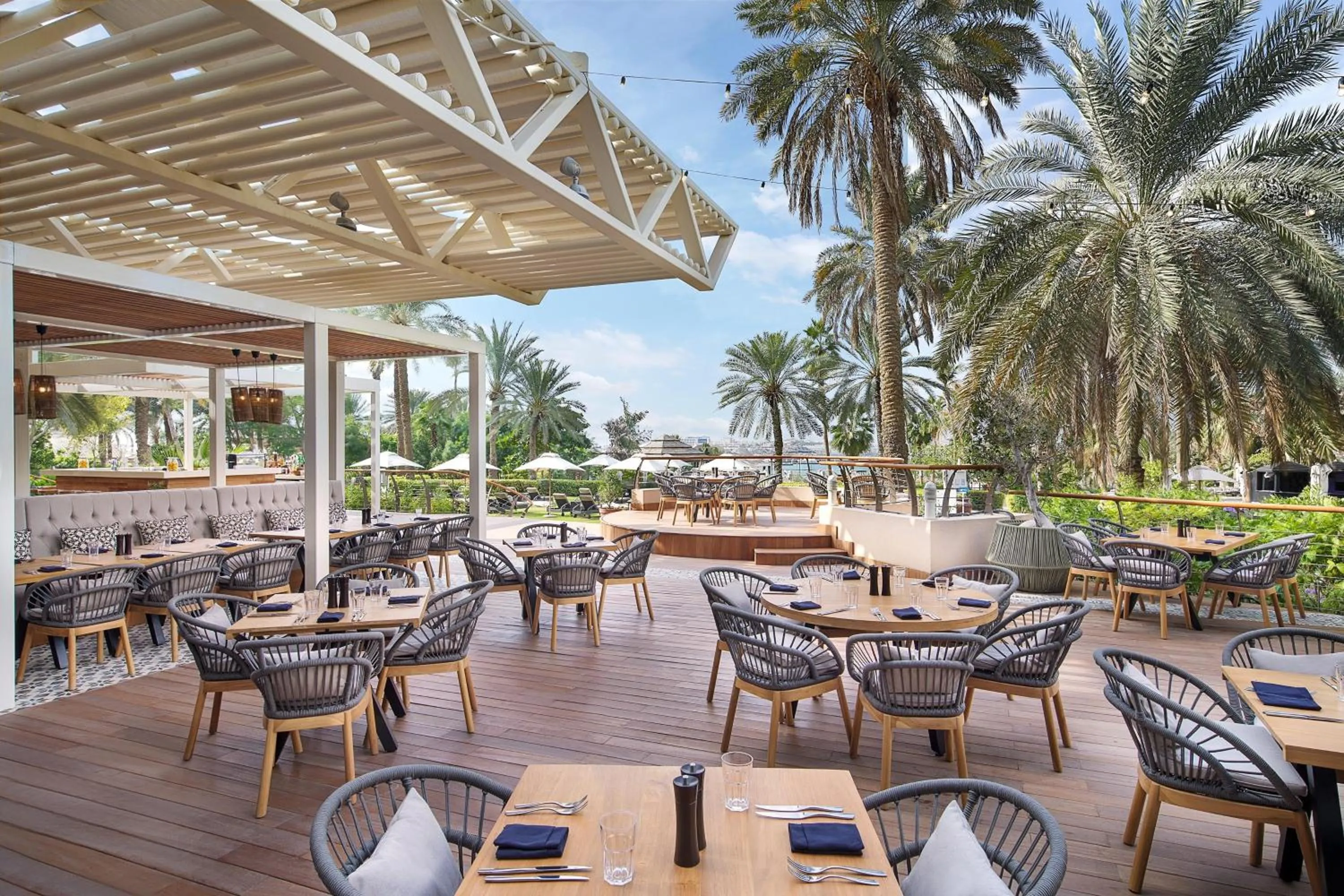 Restaurant/places to eat in Le Meridien Mina Seyahi Beach Resort & Waterpark