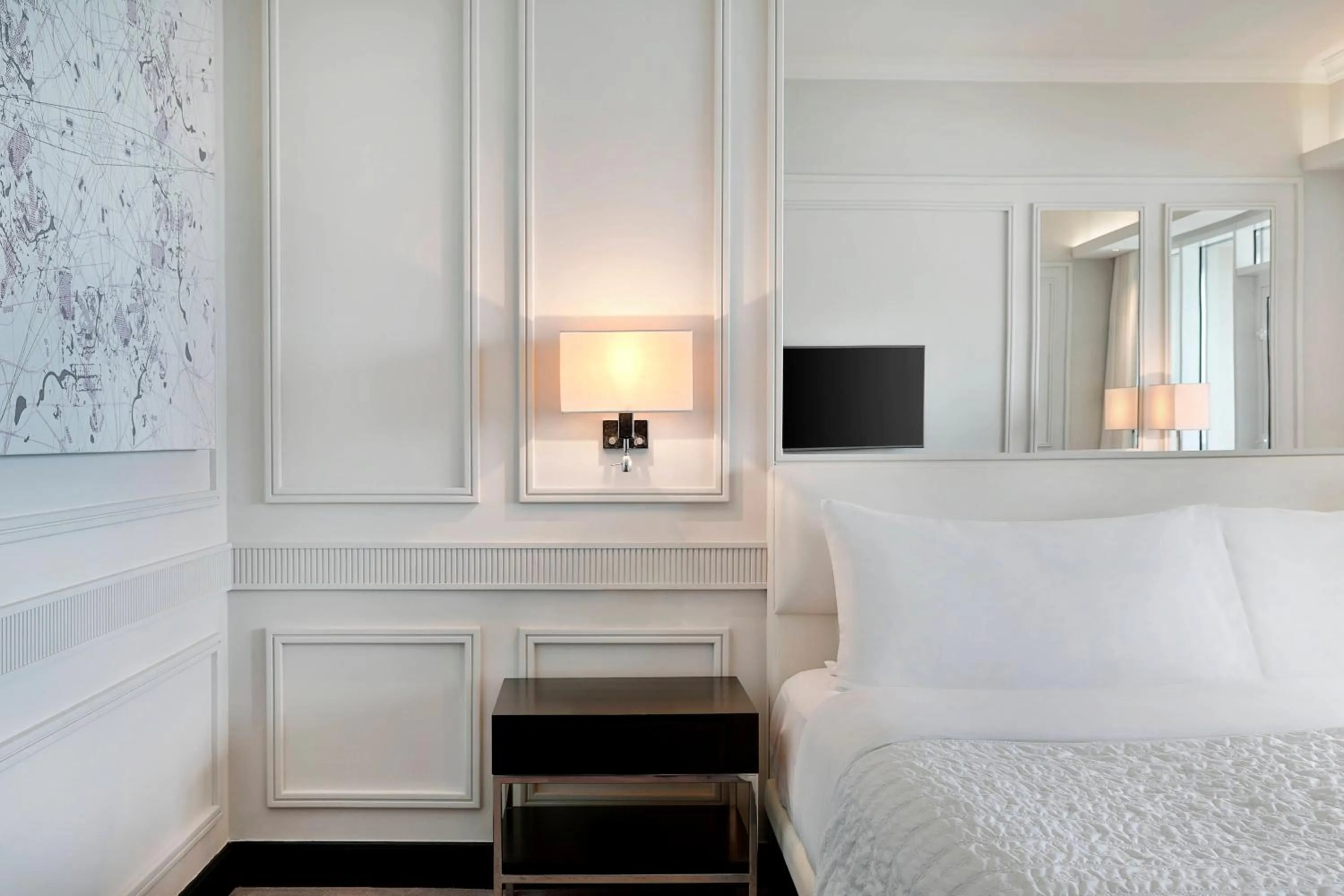 Photo of the whole room, Bed in Le Meridien Mina Seyahi Beach Resort & Waterpark