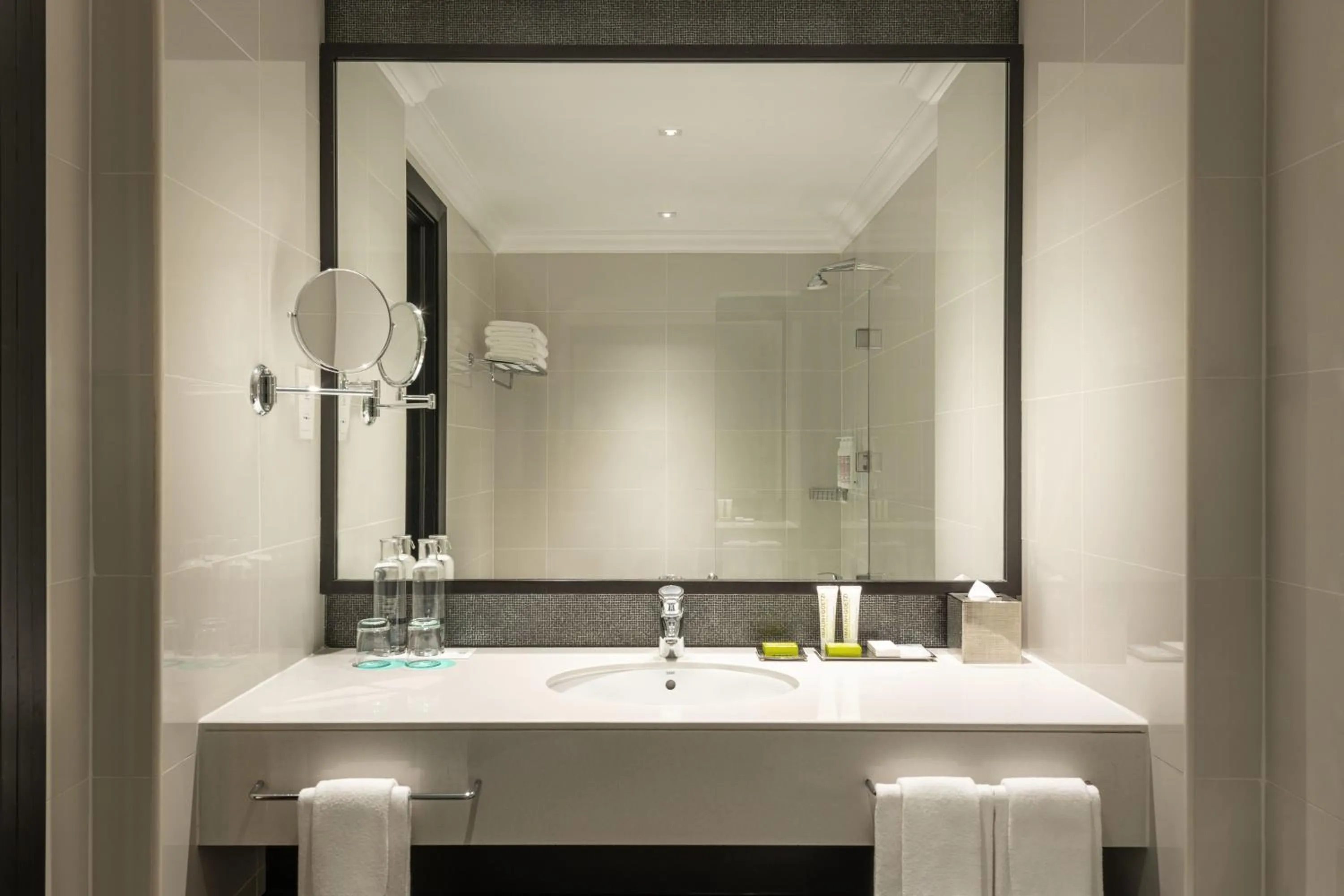 Shower in Le Meridien Mina Seyahi Beach Resort & Waterpark