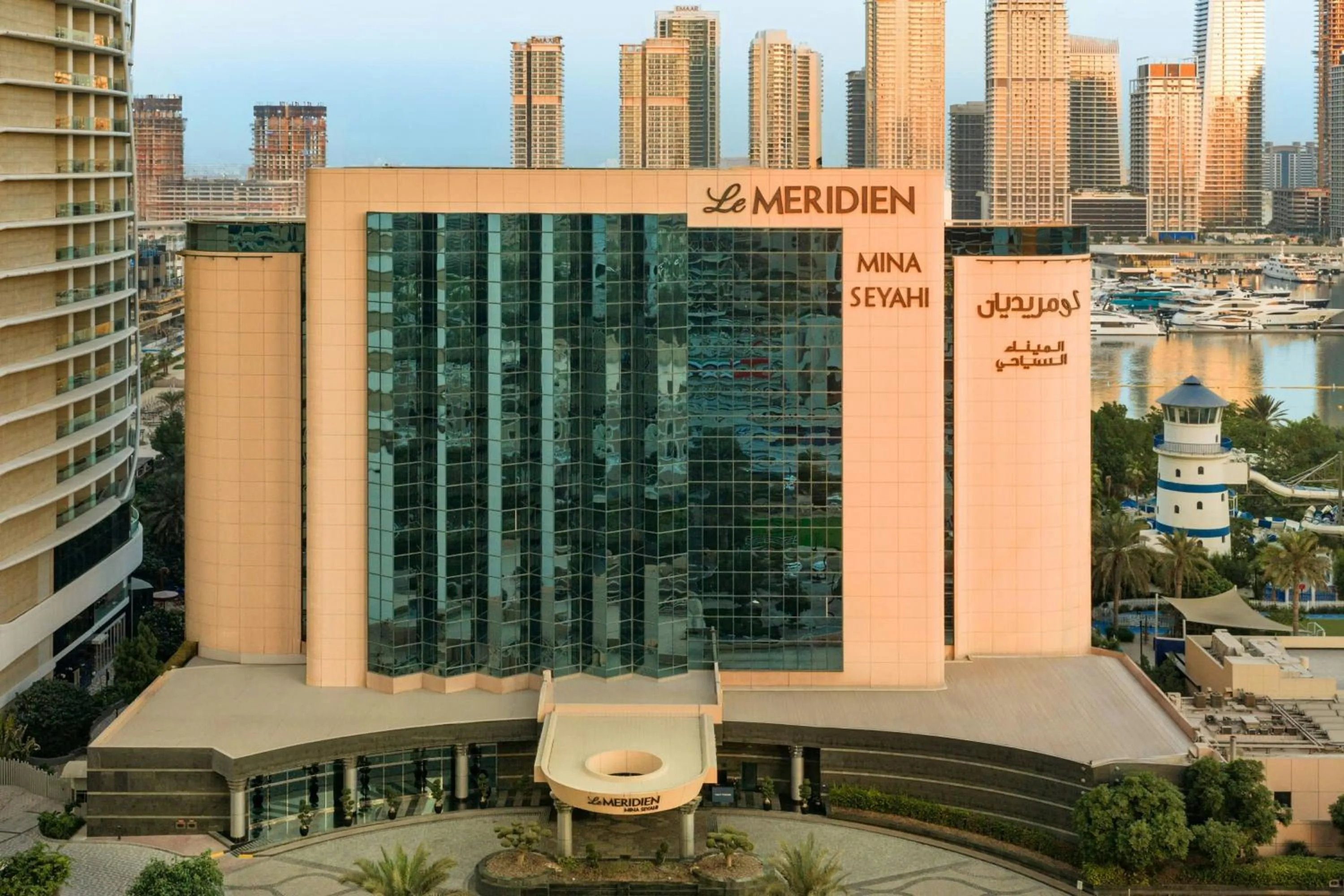 Property building in Le Meridien Mina Seyahi Beach Resort & Waterpark