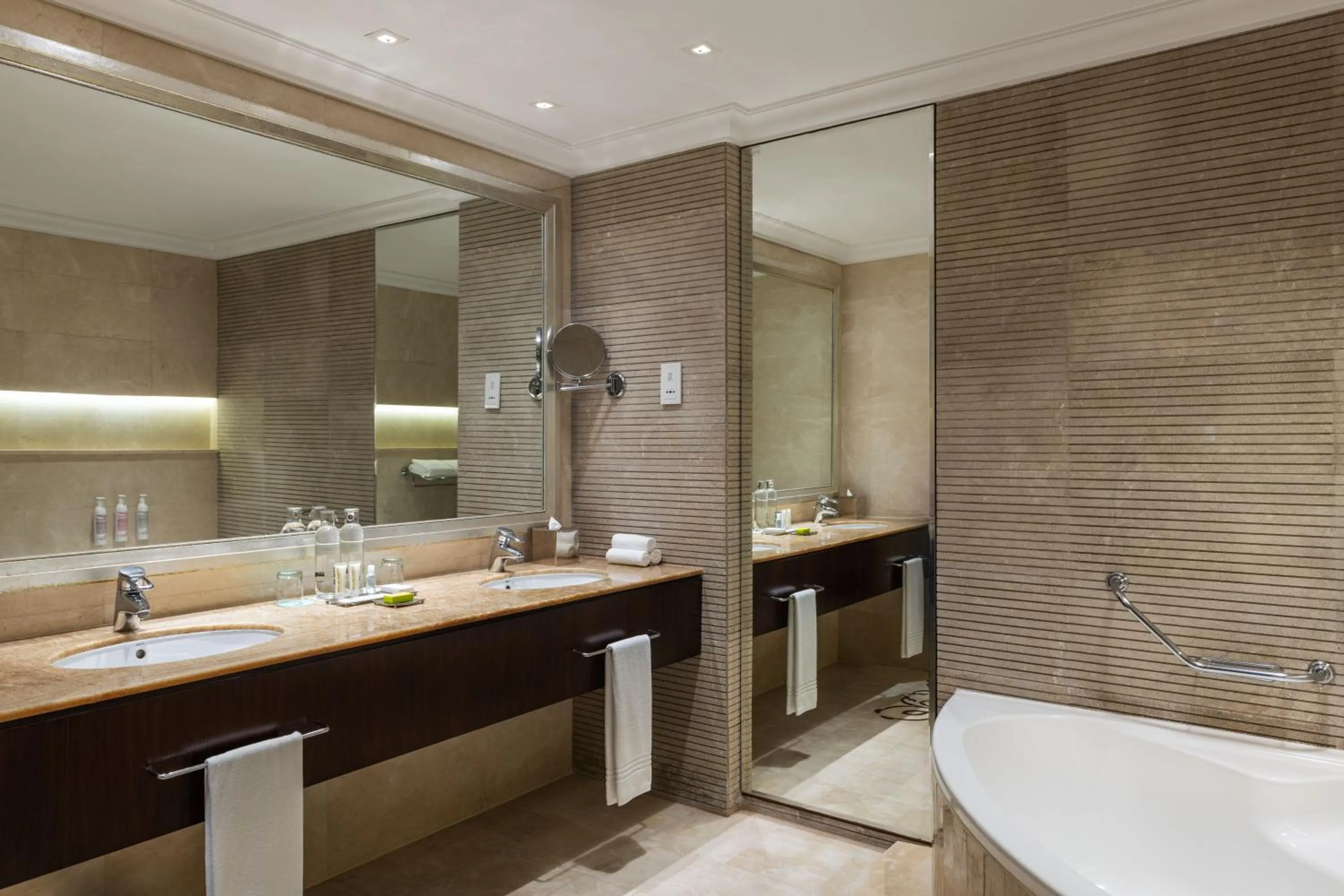 Bathroom in Le Meridien Mina Seyahi Beach Resort & Waterpark