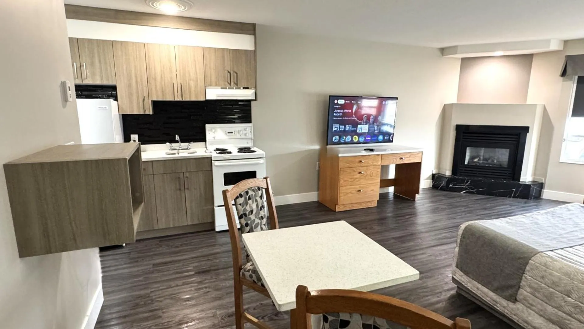 TV and multimedia in Western Budget Motel #1 Leduc/Nisku