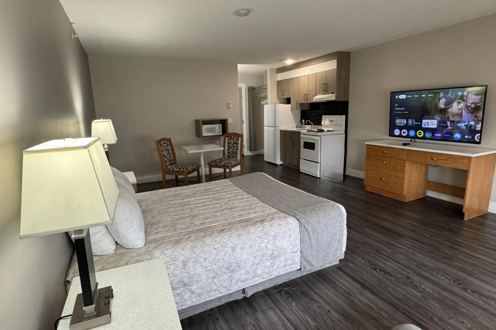 TV and multimedia, Bed in Western Budget Motel #1 Leduc/Nisku