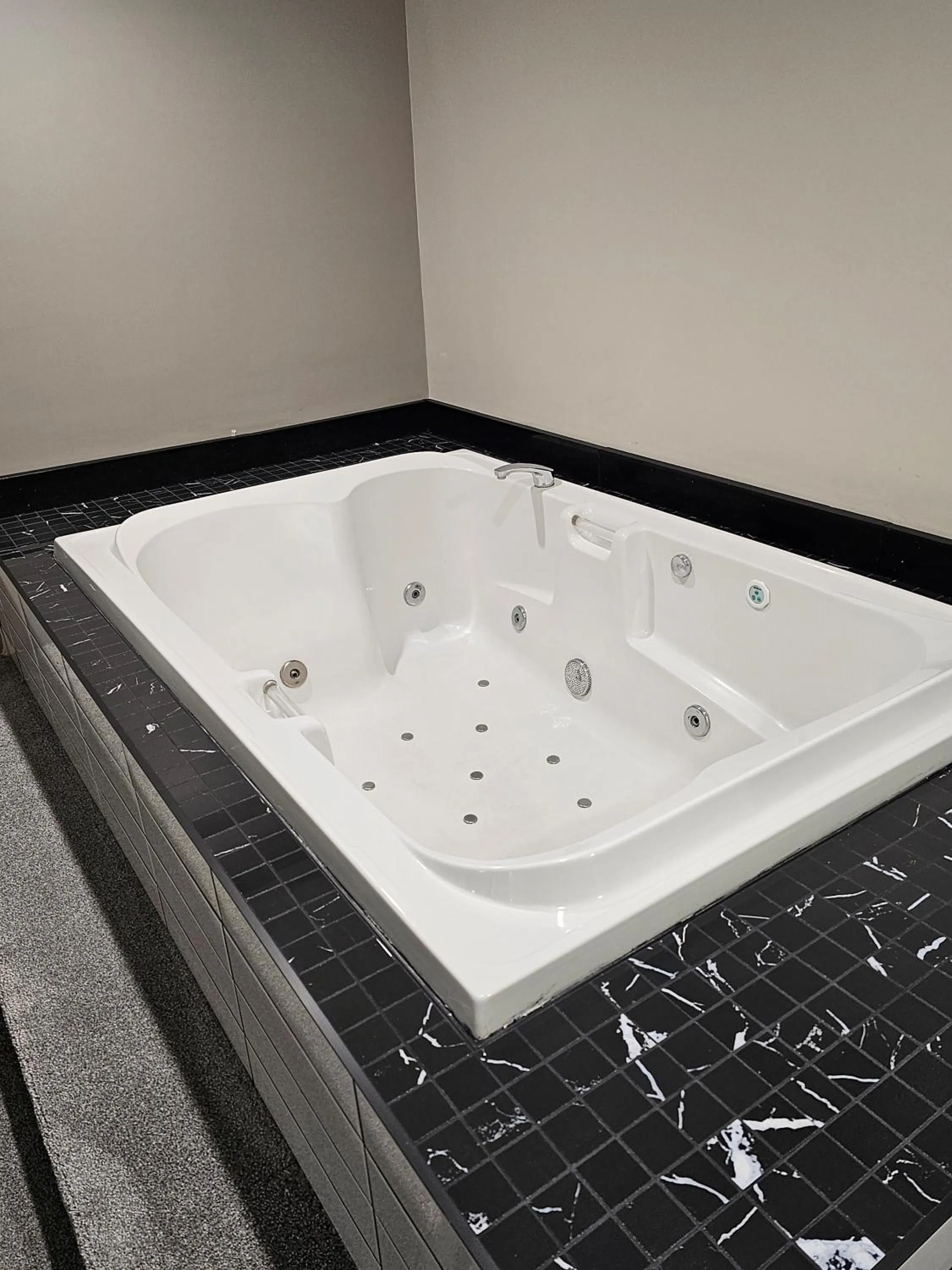 Hot Tub in Western Budget Motel #1 Leduc/Nisku