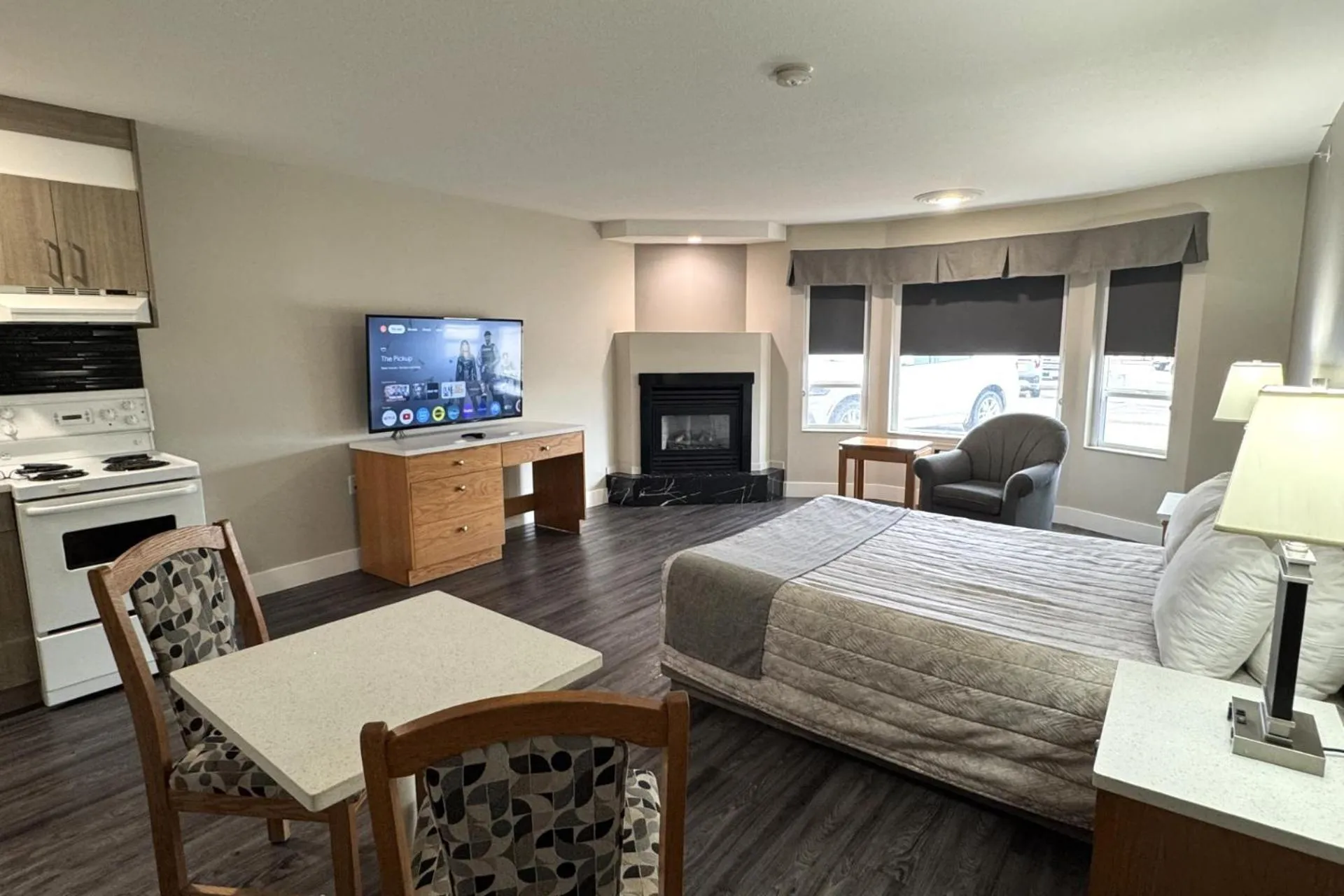 Photo of the whole room, Bed in Western Budget Motel #1 Leduc/Nisku