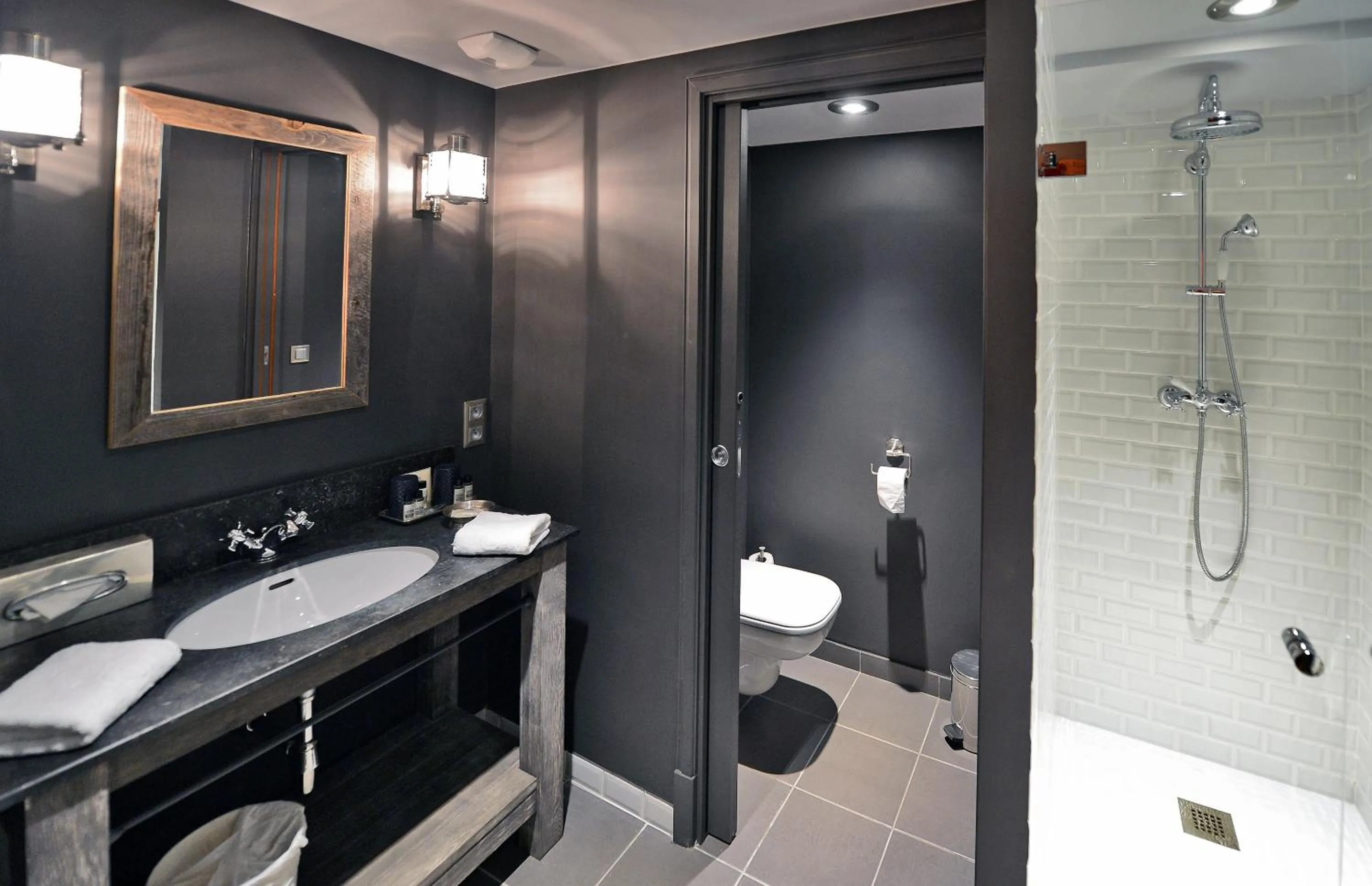 Bathroom in Maison de Famille Les 5 Frères