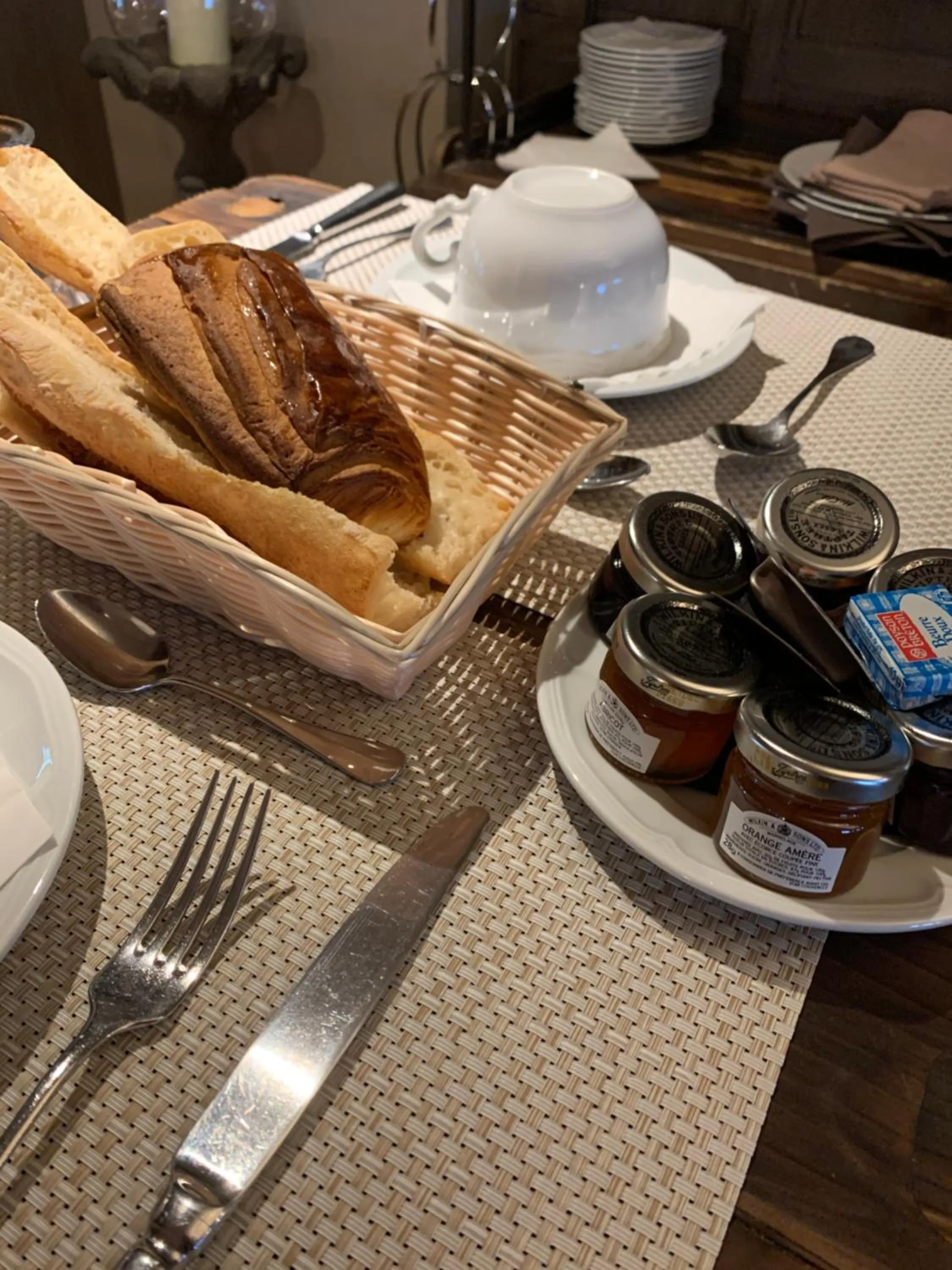 Continental breakfast in Maison de Famille Les 5 Frères