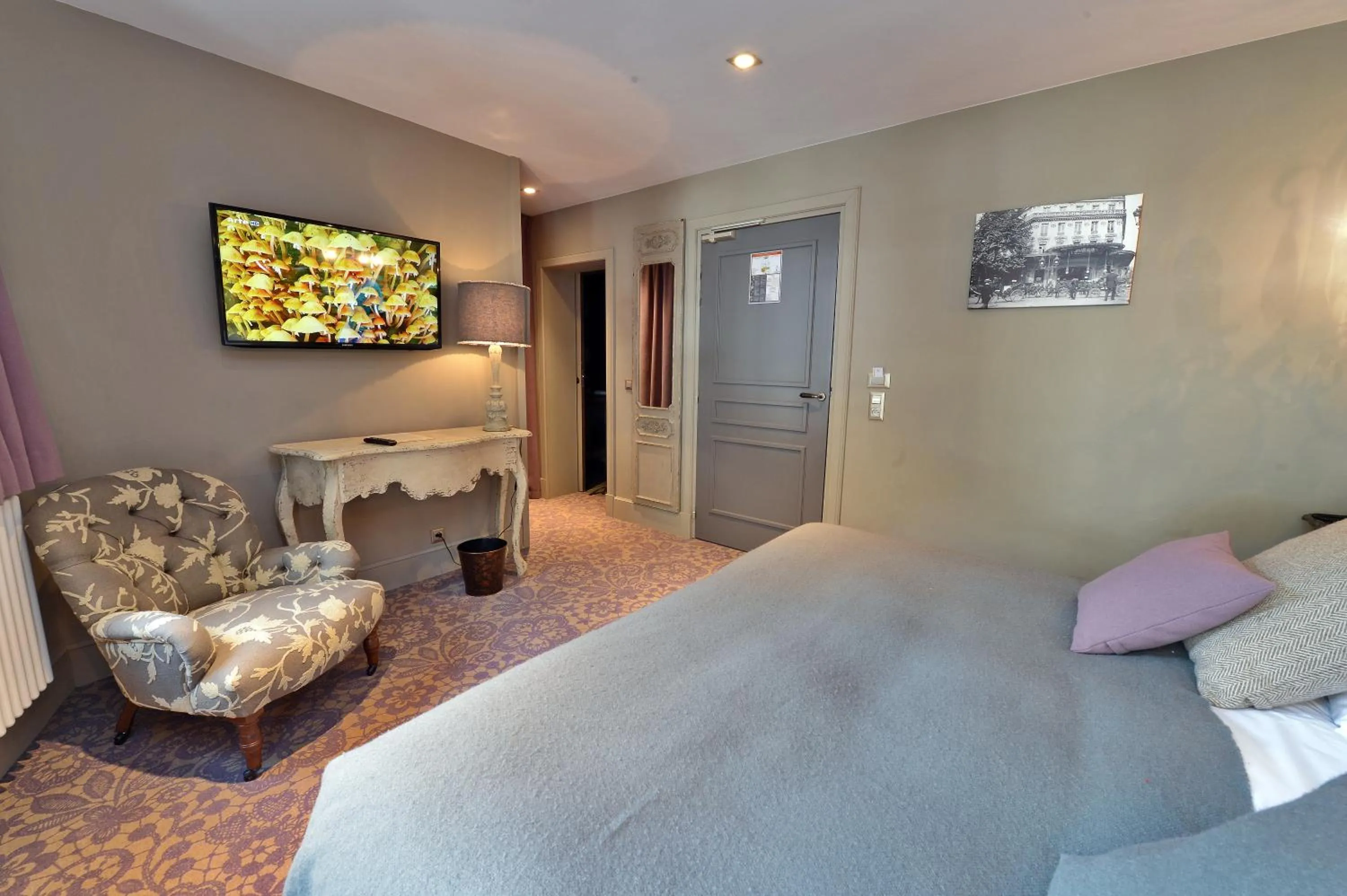 Photo of the whole room, Bed in Maison de Famille Les 5 Frères