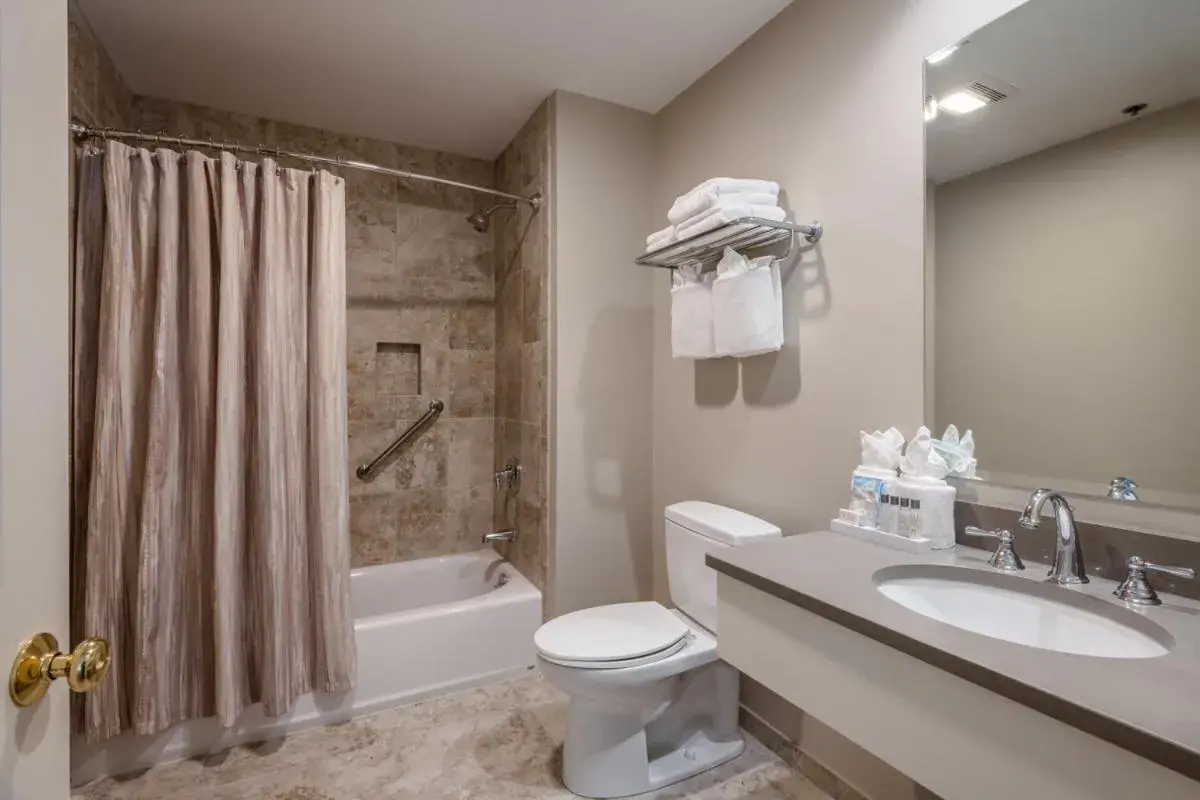 King Room with Roll-In Shower - single occupancy - Disability Access in Chatham Wayside Inn King Room with Roll-In Shower - single occupancy - Disability Access in Chatham Wayside Inn