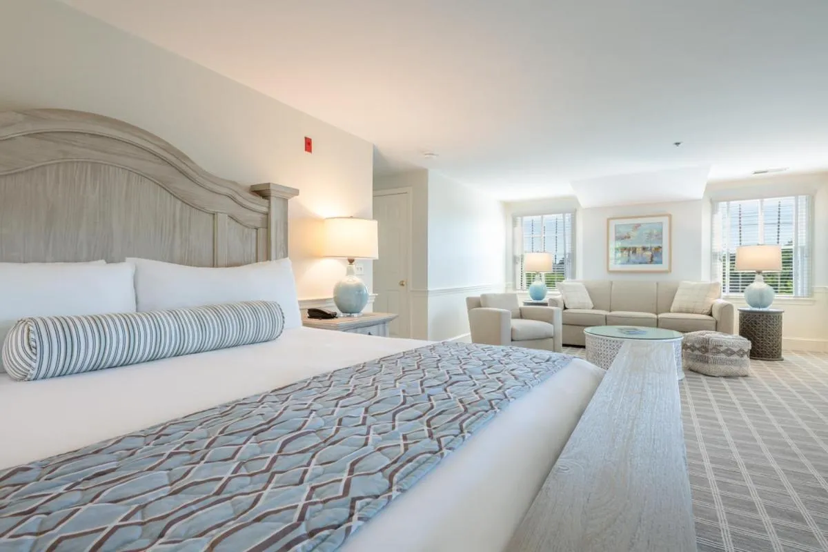 Photo of the whole room, Bed in Chatham Wayside Inn