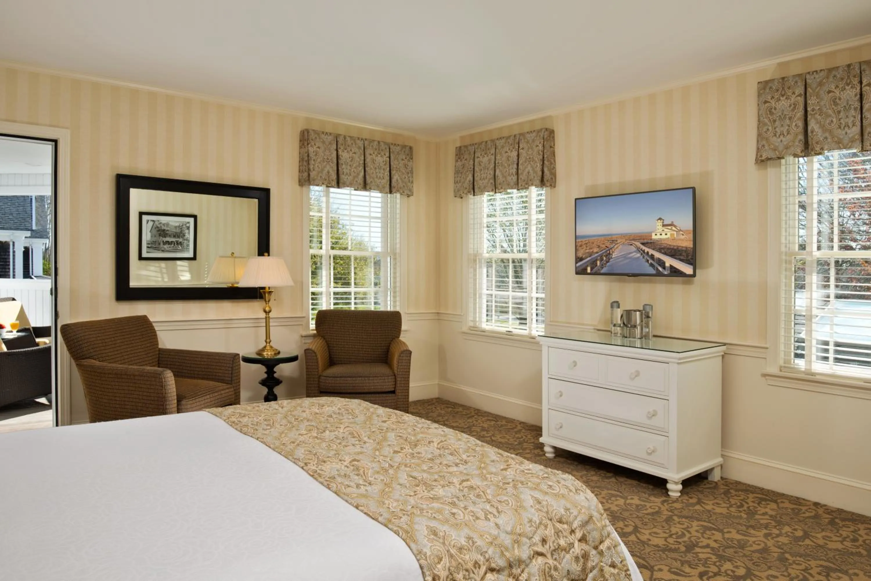 Bedroom, Bed in Chatham Wayside Inn