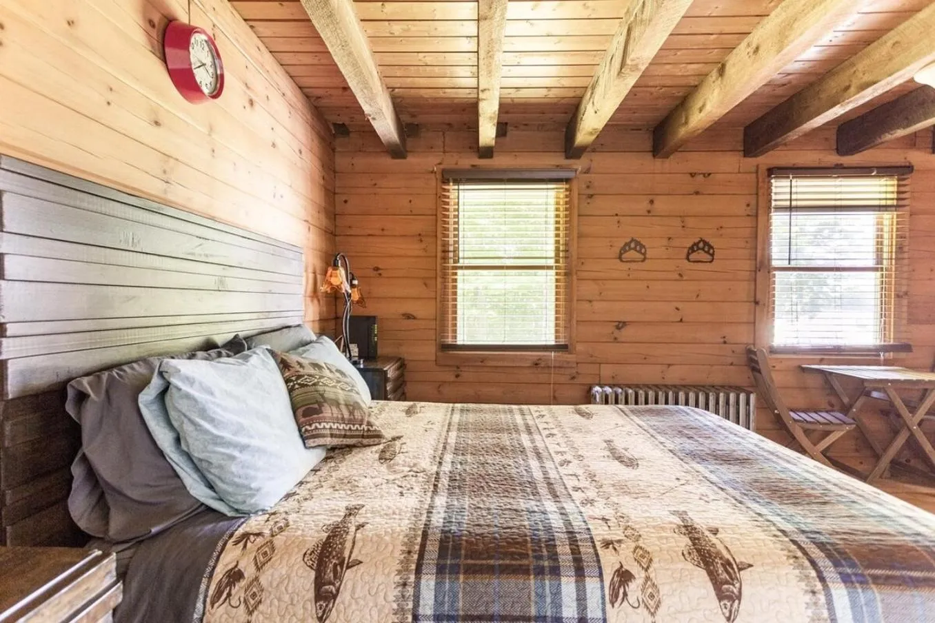 Bed in Roscoe Retreat